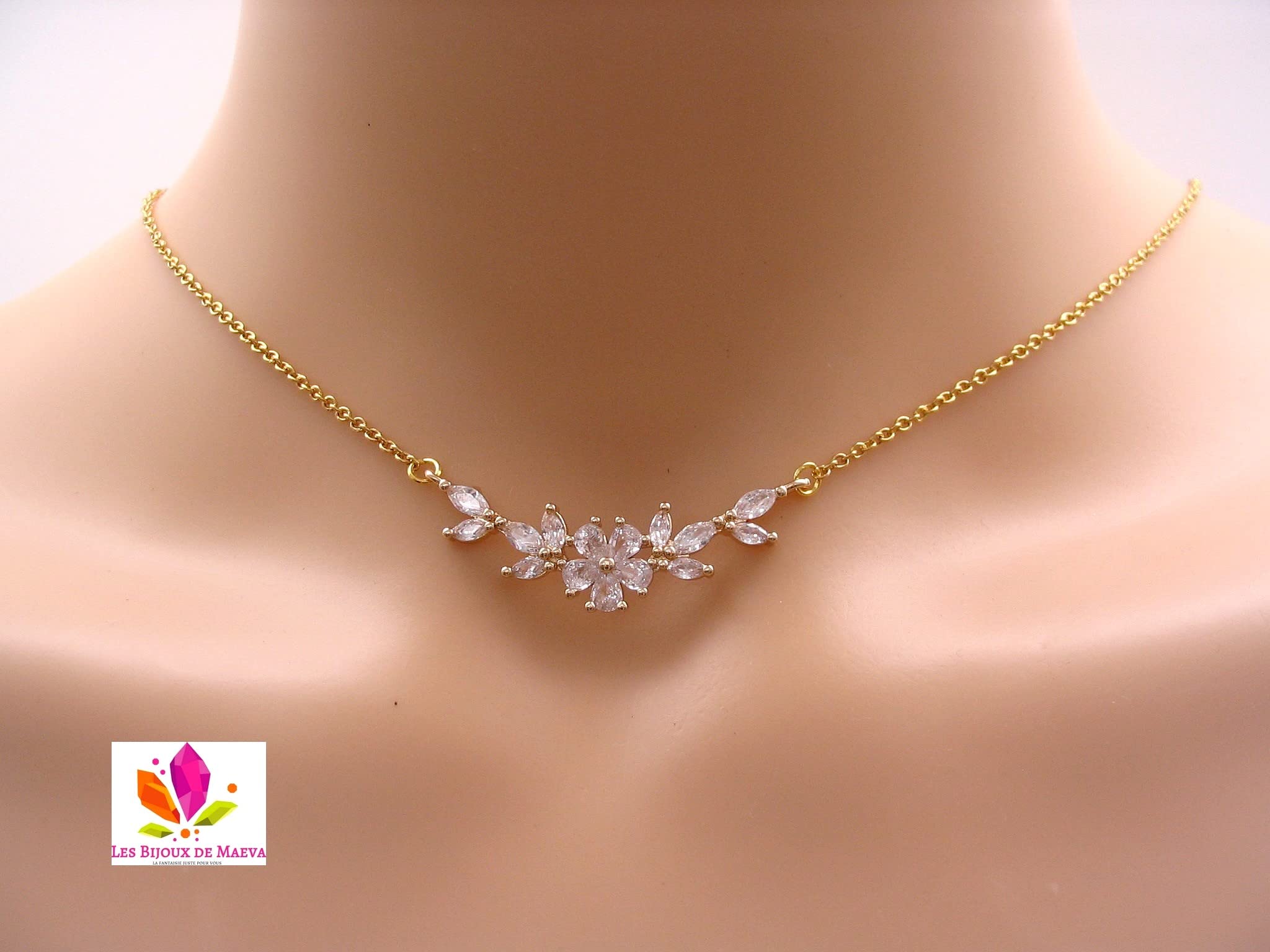 Collier de dos mariage, acier doré, perles transparentes et fleurs strass