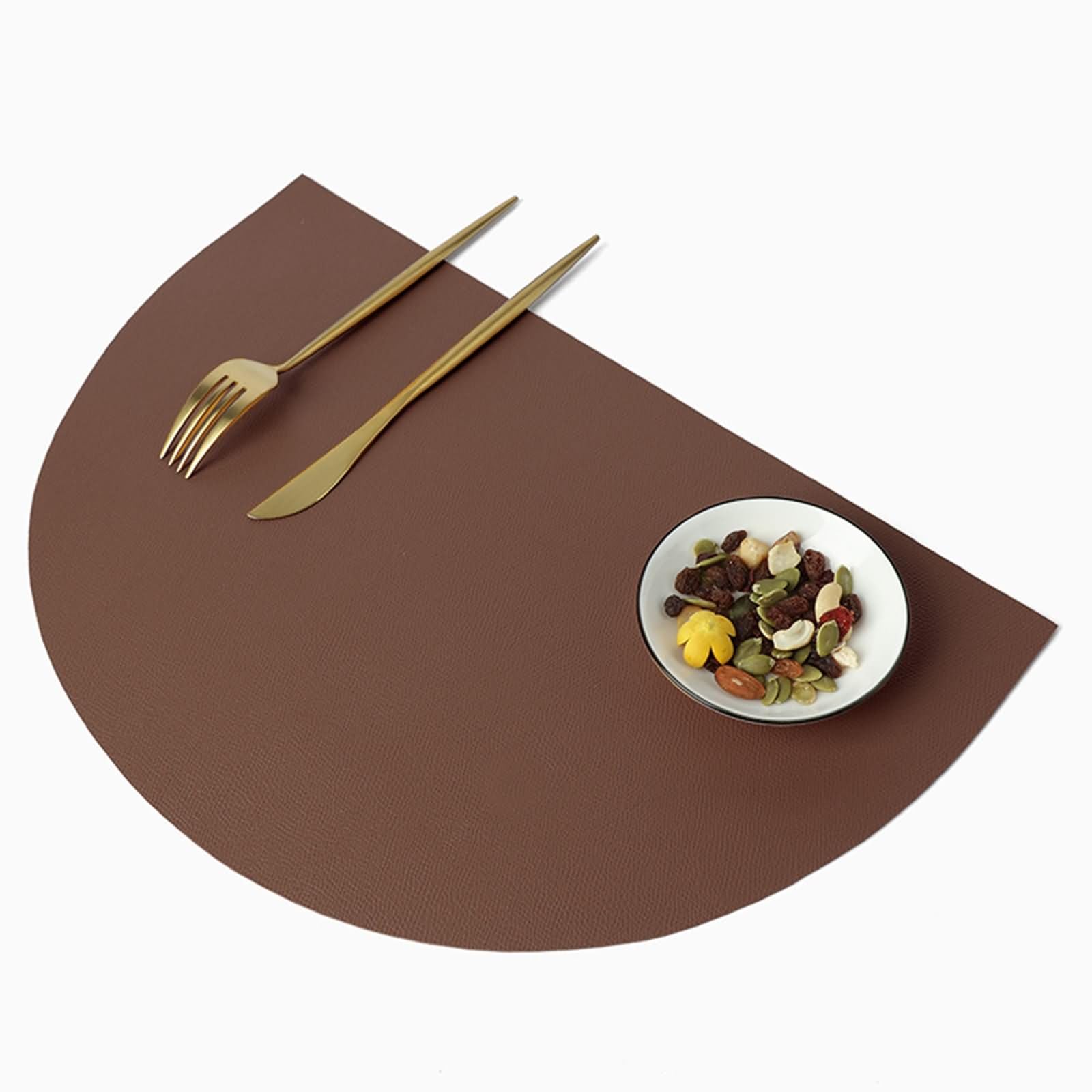 Set de table scandinave brun pour repas de famille chaleureux