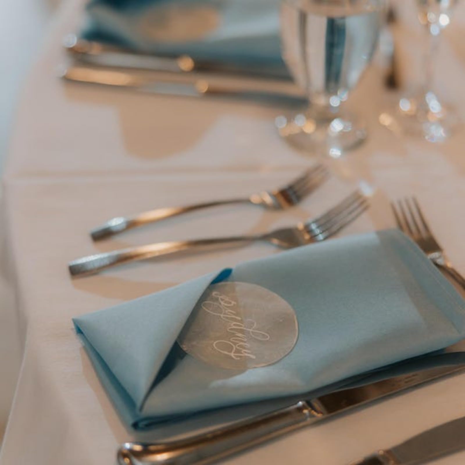 Personalisierte Tischkarten mit Muschel-Namen, Strandhochzeit, Tischkarten für Tischdekoration, Hochzeitsgeschenke, Küstenhochzeitsdekoration, Andenken (50 Stück)