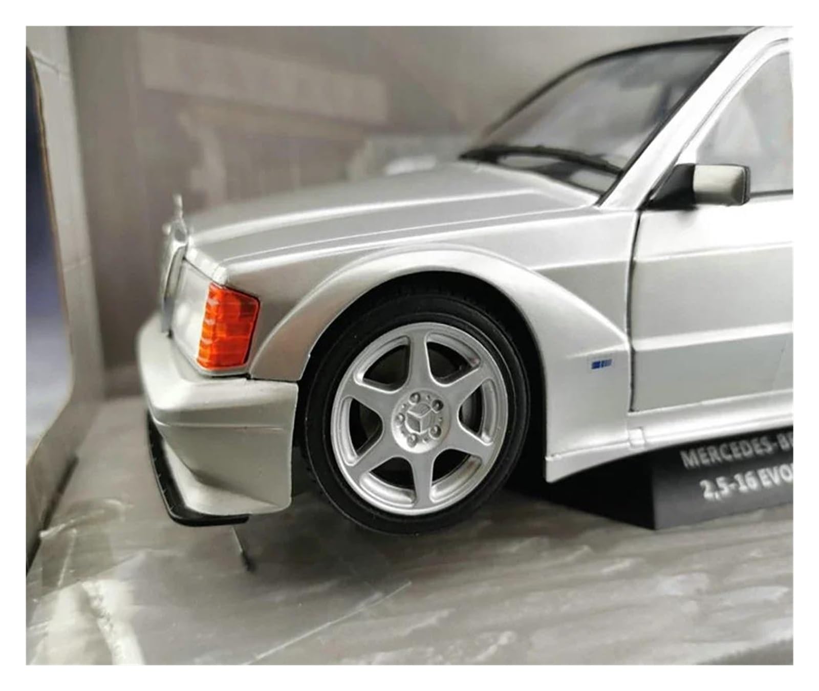 Metallo Scala Replica 1 18 per Benz 190e Evolution modello di auto sportiva retrò in lega pressofusa collezione decorazioni per la casa Hobby Veicoli Giochi Set