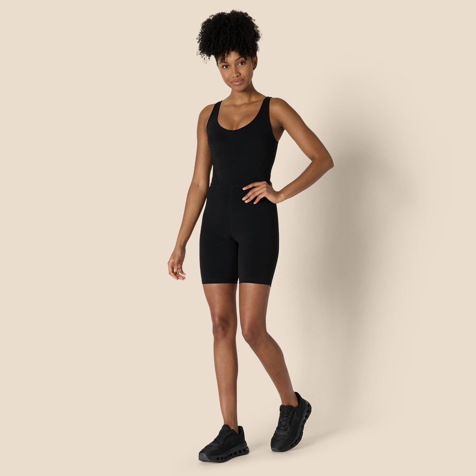 Amazon Essentials Mujer Mono Corto Deportivo FormFlex, Suave, con Sujetador Incorporado