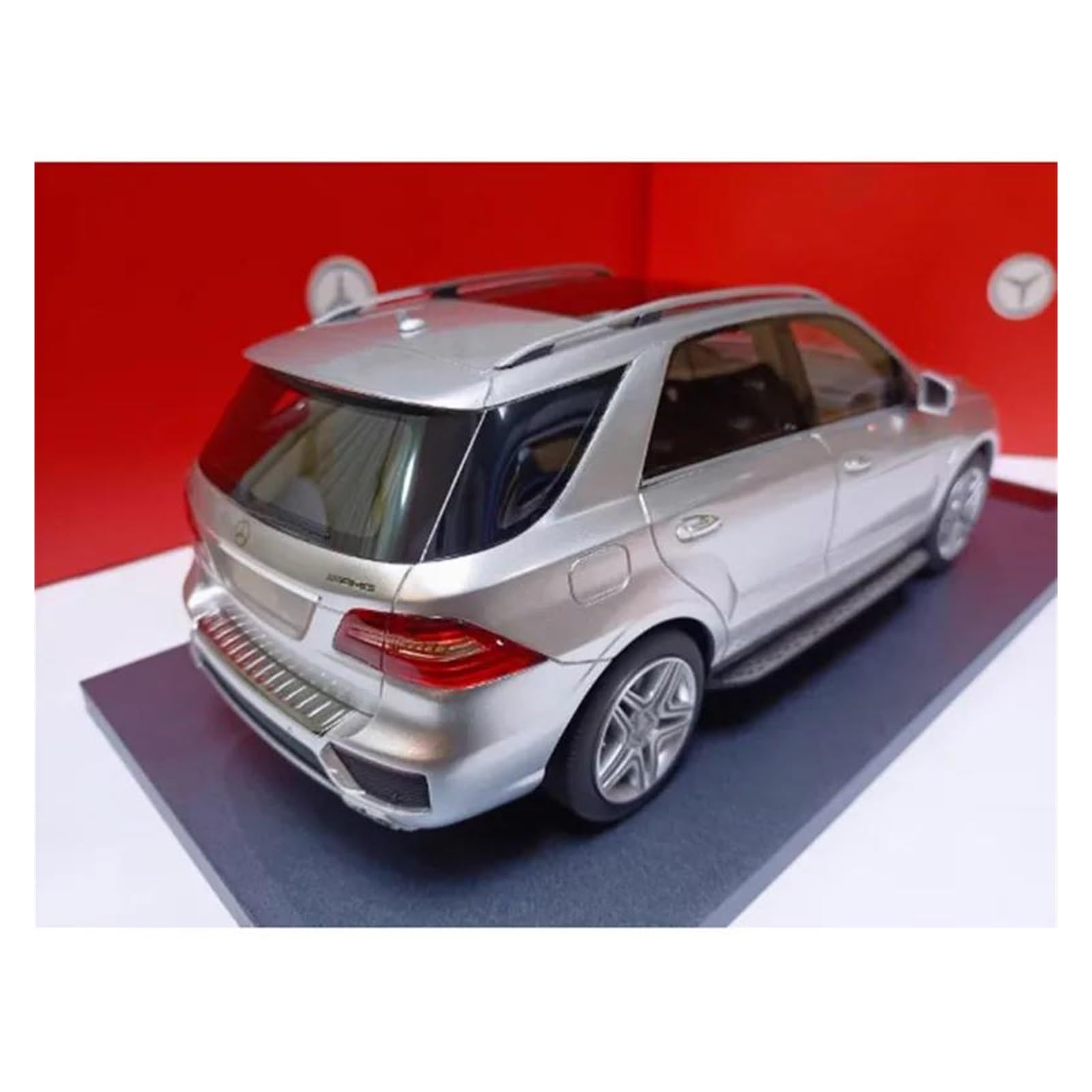 Metallo Scala Replica Modello Di Auto In Lega Statica Pressofusa In Scala 1 18 Mercedes-Benz ML63 AMG SUV 2012 Ornamento Natalizio Hobby Veicoli Giochi Set