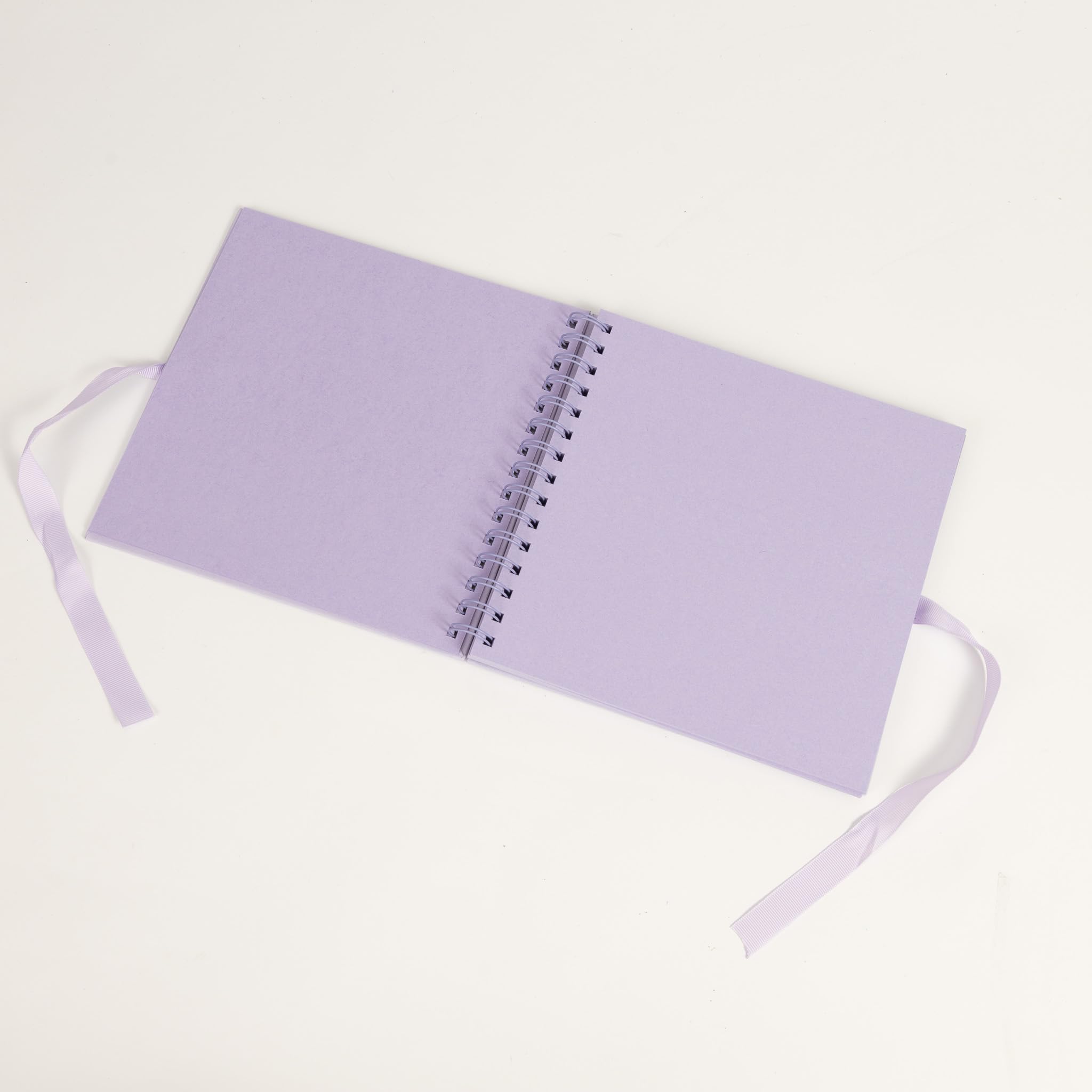 Album Rilegato A Libro Con Copertina In Carta Laminata. Interni Con 60 Pagine In Cartoncino Fotografico Bianco Privo Di Acidi F To 30x30 Imballo Con Termoretraibile 4