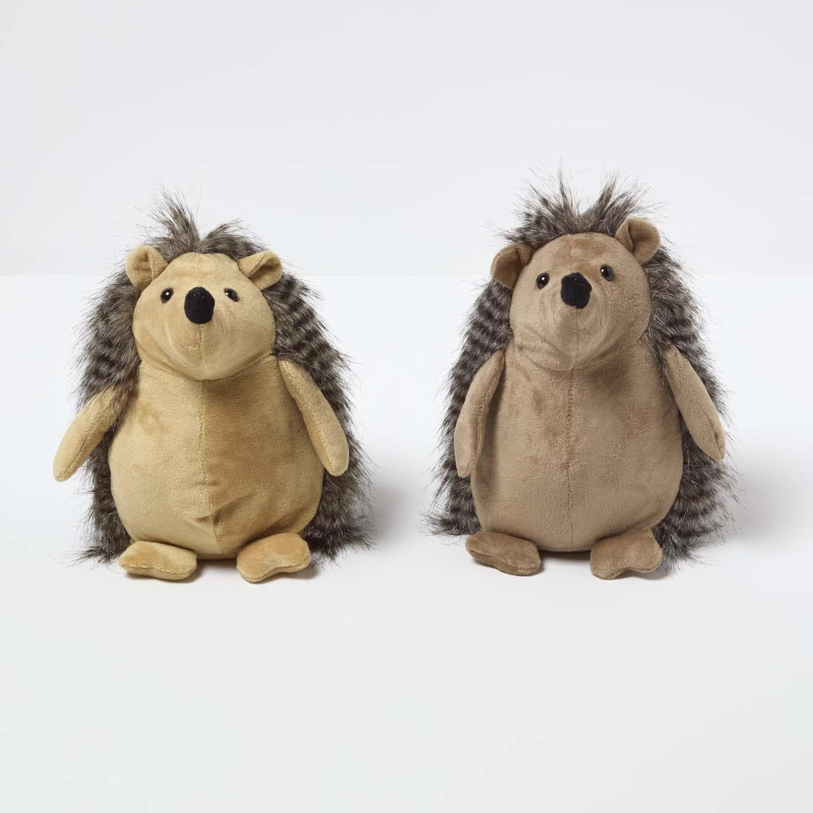 HOMESCAPES Hedgehog Plush Door Stops, Set of 2 in Beige and Brown, 22cm H x 10cm W x 10cm D, Luxuriously Soft Material Animal Door Stoppers for Home or Office Heavy 1.6 kg