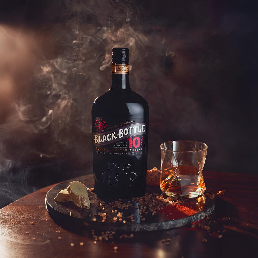Black Bottle 10 Ans d'Âge | Whisky Scotch Blended | 40% ABV | 70 cl | Fumée de tourbe parfumée | Islay en bouteille | À déguster en Highball fumé, pur ou sur glace | Bousculez les règles
