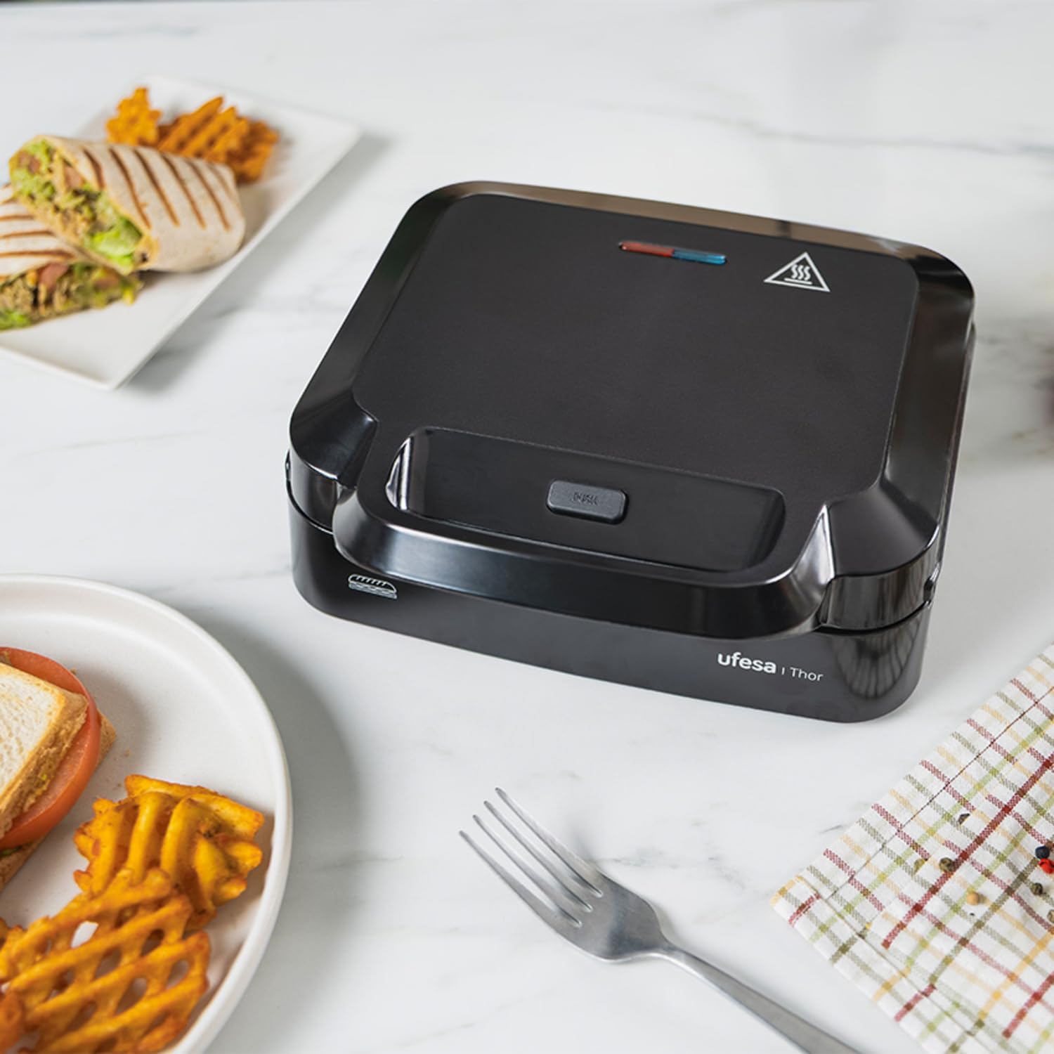 Ufesa Appareil à sandwich Thor Compact 750W, Plaques Grill Antiadhésives, Capacité 2 Paninis, Contrôle Automatique de Température, Rangement Vertical, Sans PFOA, Cuisine Saine, Système Range-Câble