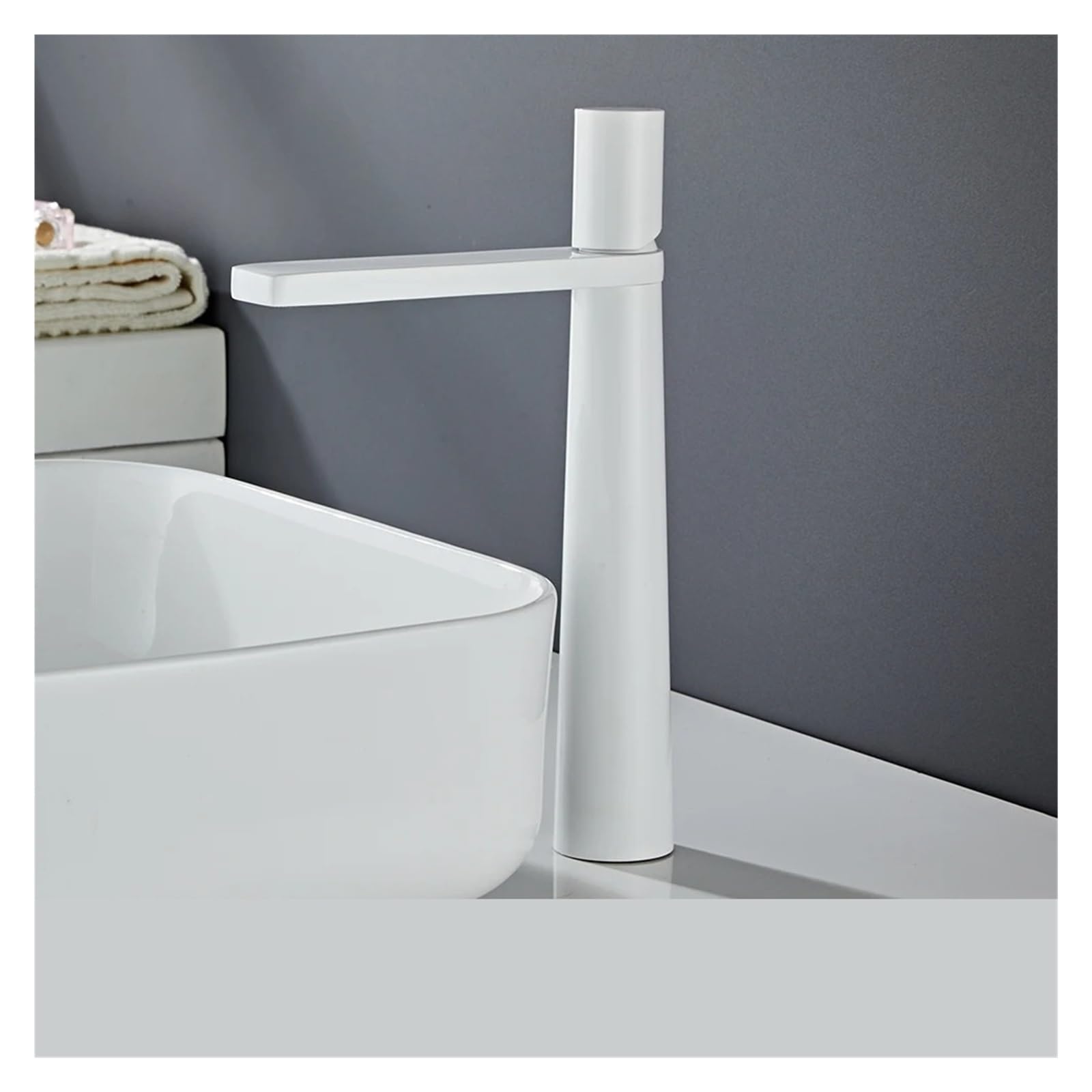 Grifo de baño de latón monomando para lavabos modernos con diseño elegante