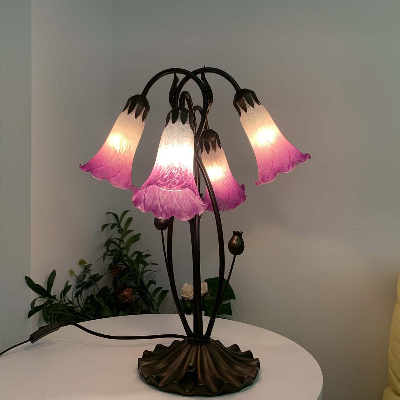 Bieye L30848 Lampa stołowa z dmuchanego szkła w kwiaty lilii do dekoracji salonu i sypialni (4 światła, różowa)