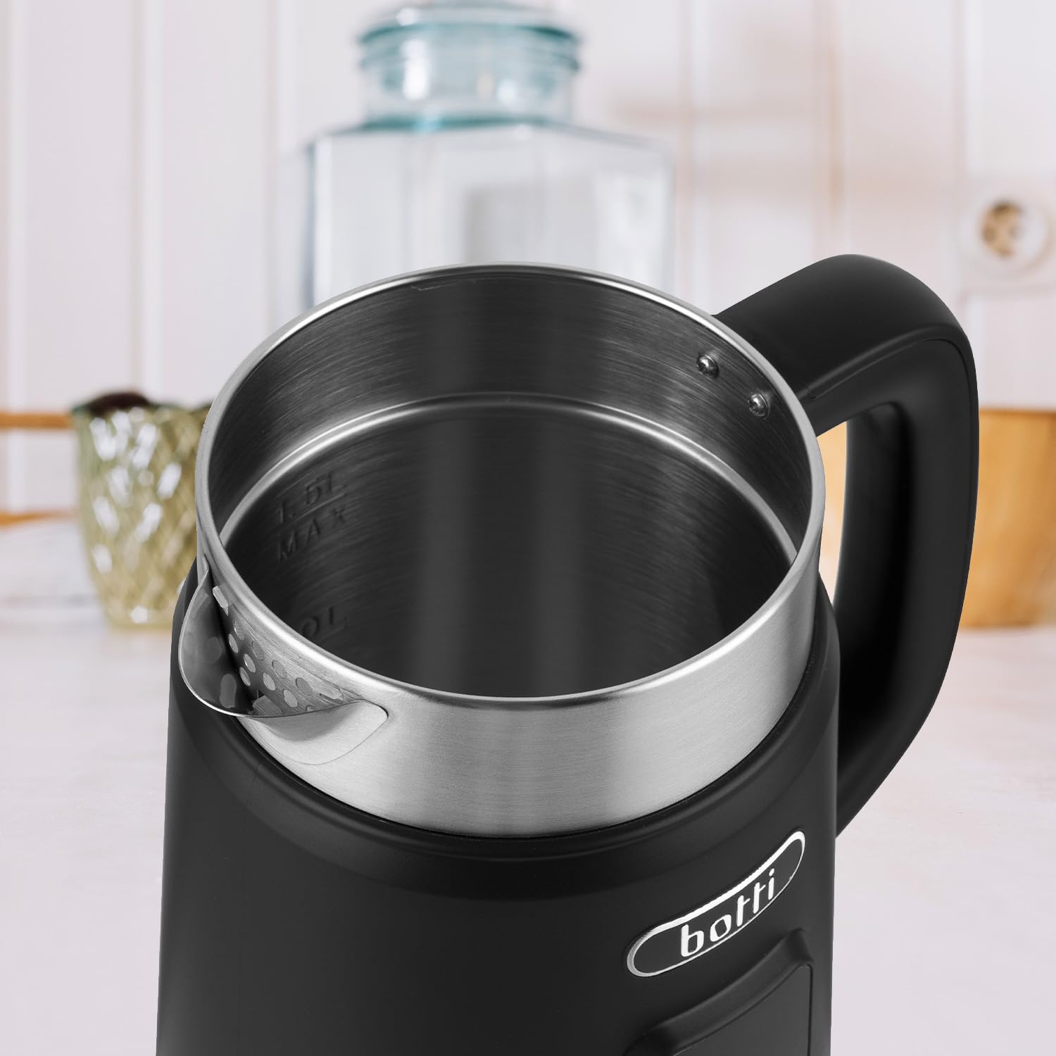 Botti Luiz hervidor 1,5L negro | Pantalla LED de temperatura | Diseño de doble pared | Base giratoria de 360° | Calentamiento rápido | Función de mantenimiento de calor | Apagado automático
