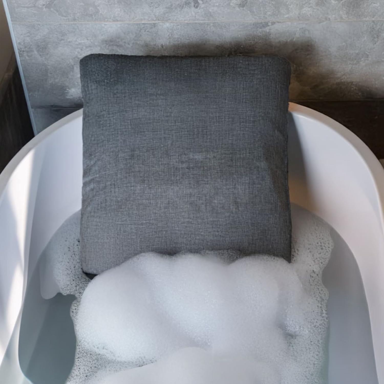 Badewannen Kissen Made in EU - grau 60 x 40 cm - schnell trocknendes Premium Badewannenkissen mit ergonomischer Kopfstütze Wanne für Kopf Nacken Rücken Ganzkörper