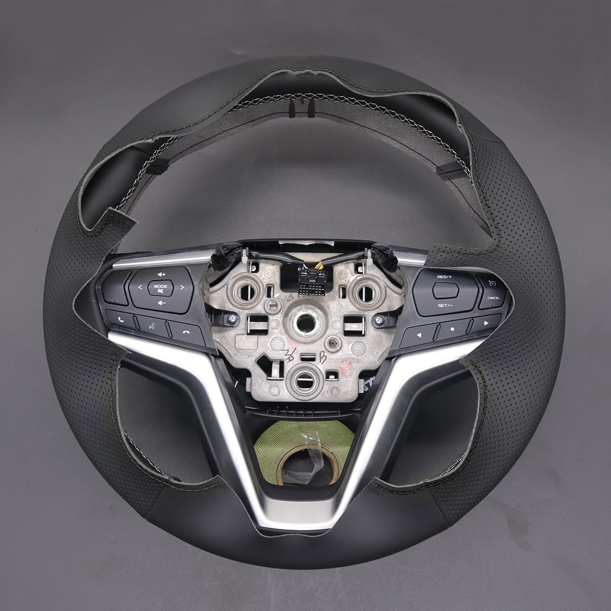 Custom OEM Black Genuine Leather Steering Wheel Cover for Isuzu D-MAX 2021 2022 2023 2024 2025 2026/ Isuzu MU-X 2021-2026 Car Hand Stitched Interior Accessories