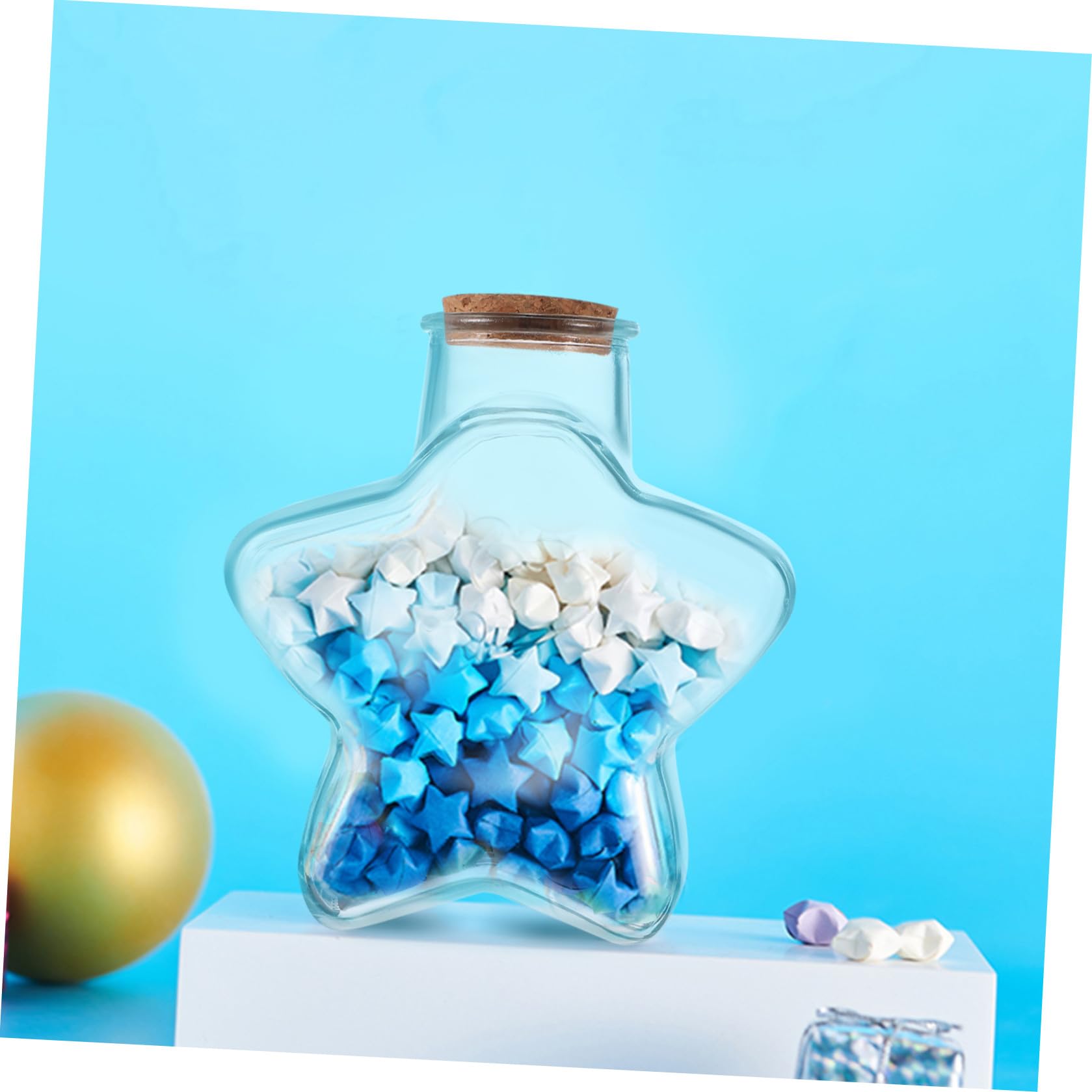 Kleine Glasflasche mit Origami Papierstreifen und Sternpapierstreifen