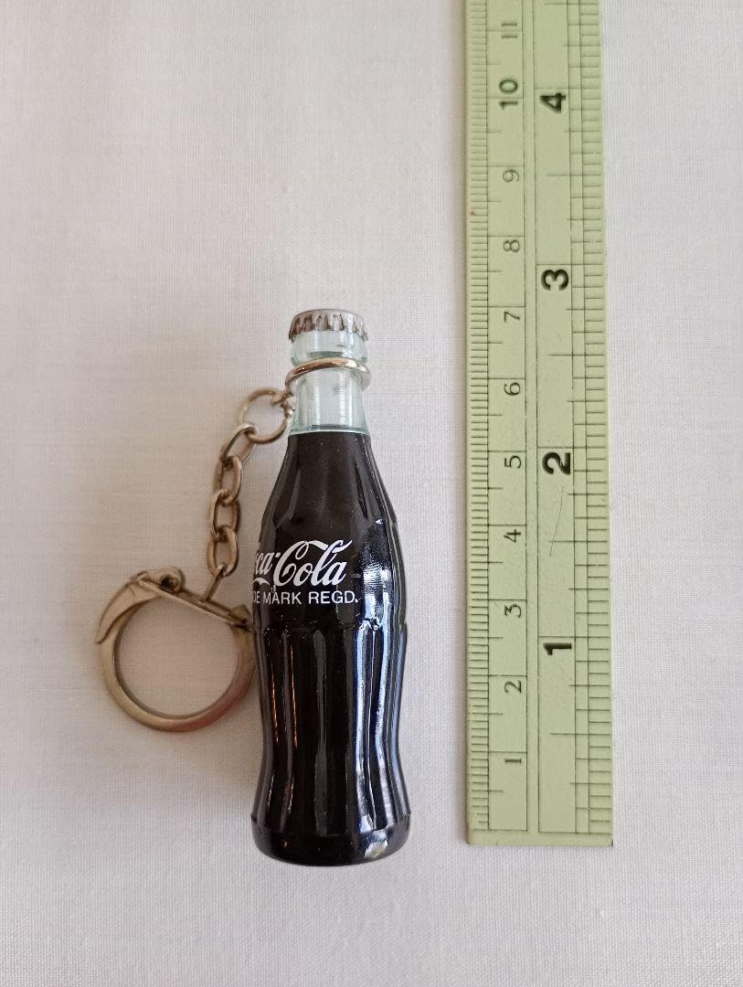 Amazon.co.jp コカ コーラノベルティ キーホルダー2個セット : おもちゃ