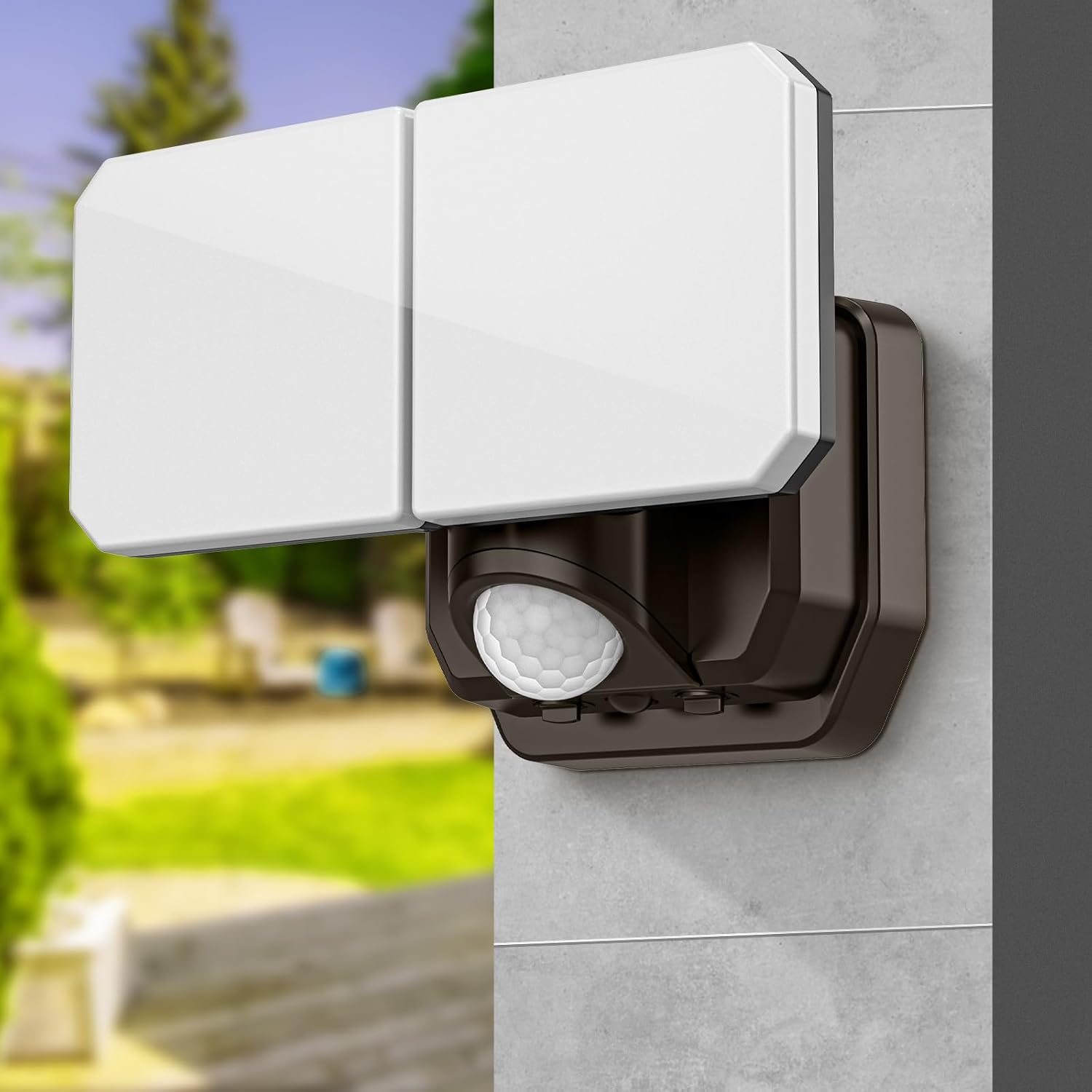 Battery Powered Flood Light Outdoor,5000K, 2 Modes High Brightness 1000LM Motion Sensor Security Light,6-Month Battery Life,49FT Sensing Distance,wireless security lights,Outdoor or Indoors Used