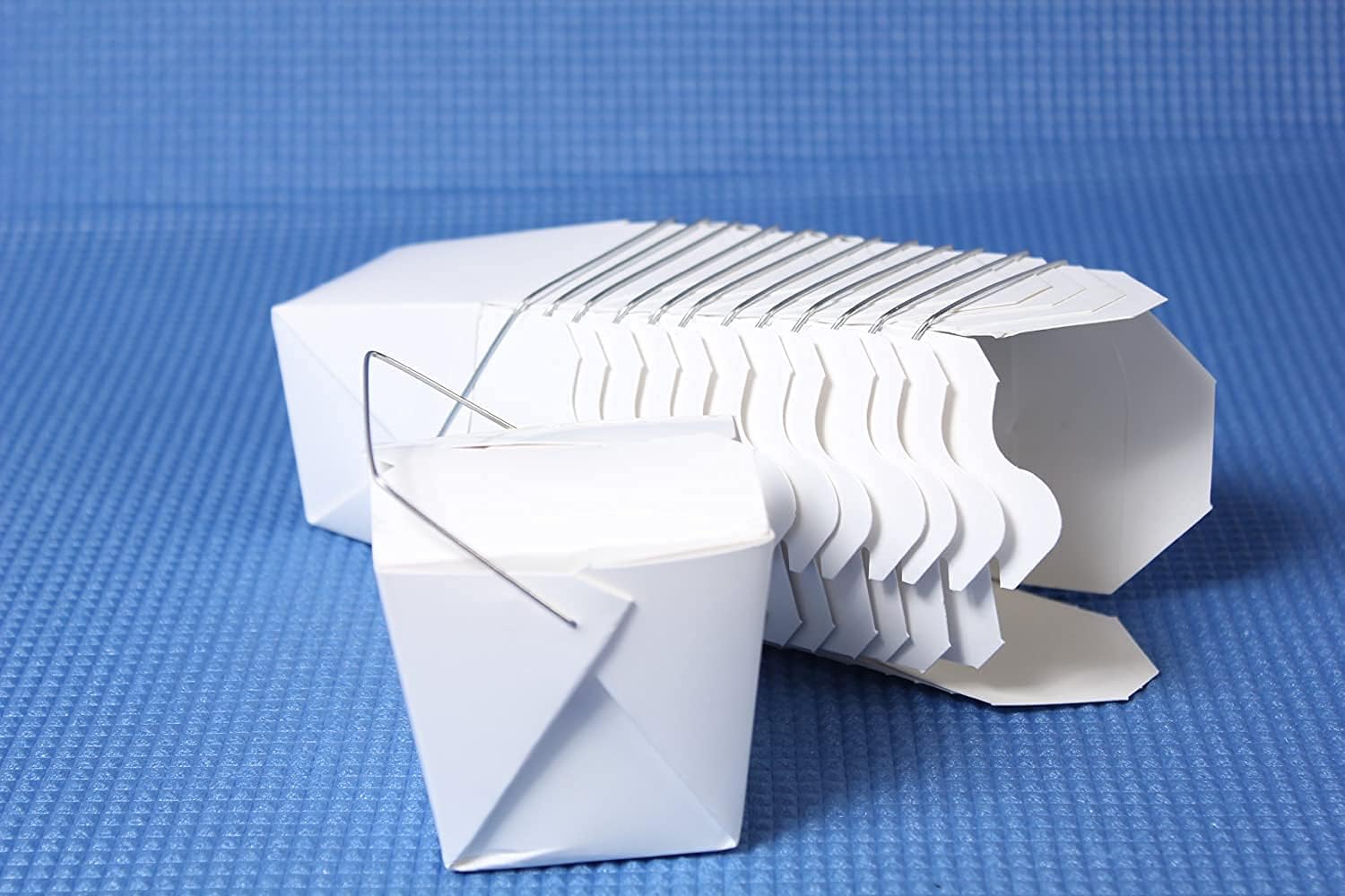 White Chinese Asian Paper Take Out Box with Wire Handle, Leak and Grease Resistant Stackable to Go Boxes (10, 16 OZ) image 3