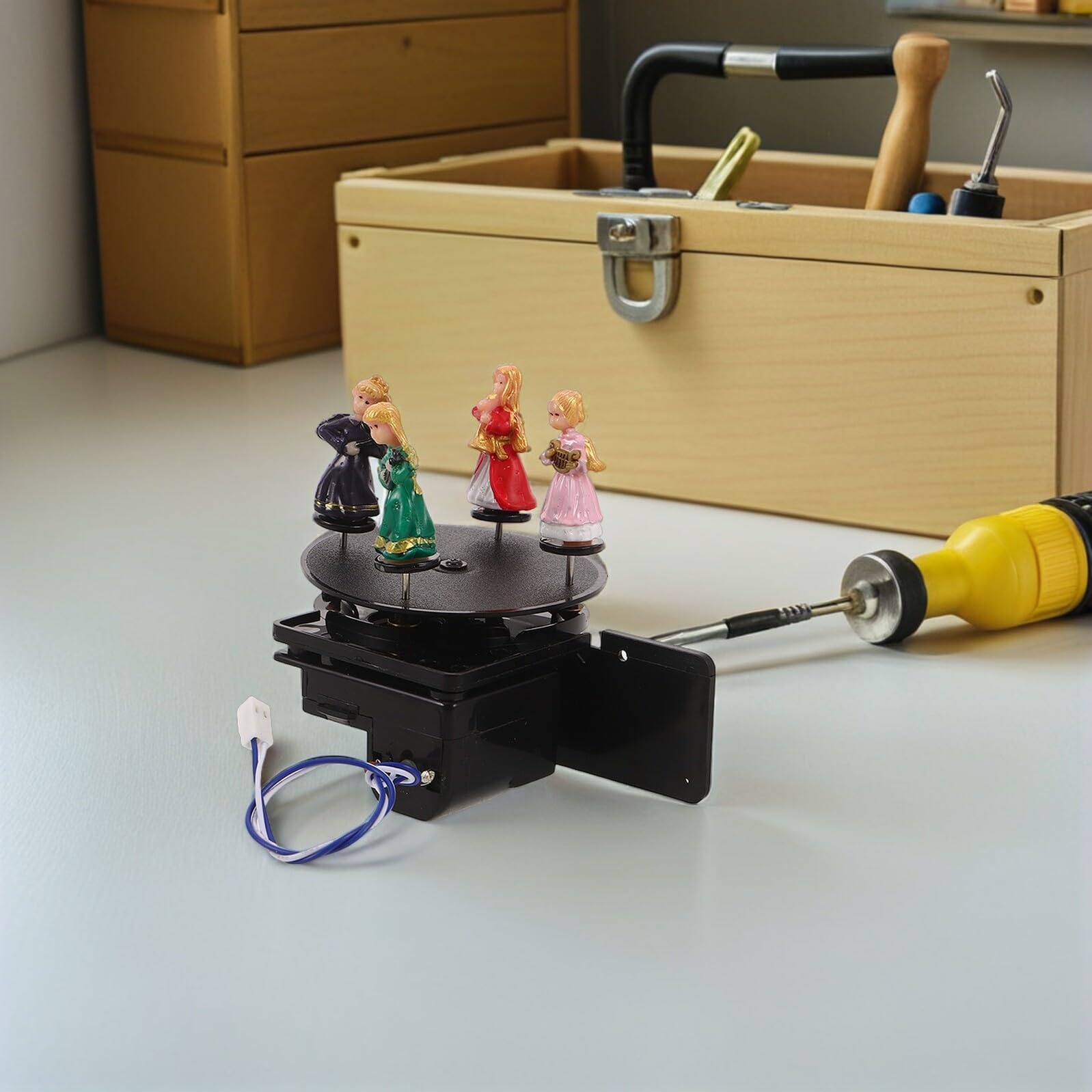 BESTYASH Accesorio Giratorio de Plástico Plataforma Estable y Animación Ligera para Reloj de Cuco Adecuado para Reparación y Decoración de Relojes de Pared