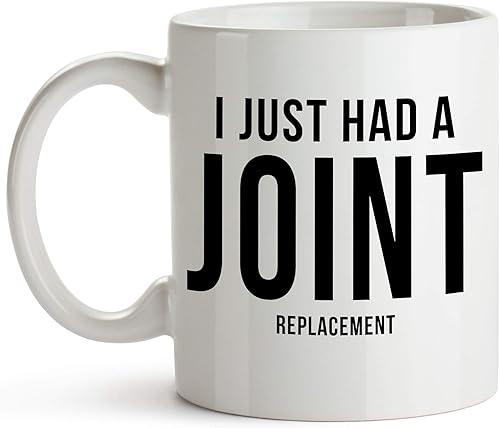 YouNique Designs Taza de café de cerámica, 11 onzas, dije hipster, recuperación de reemplazo de cadera y rodilla, divertida, color blanco