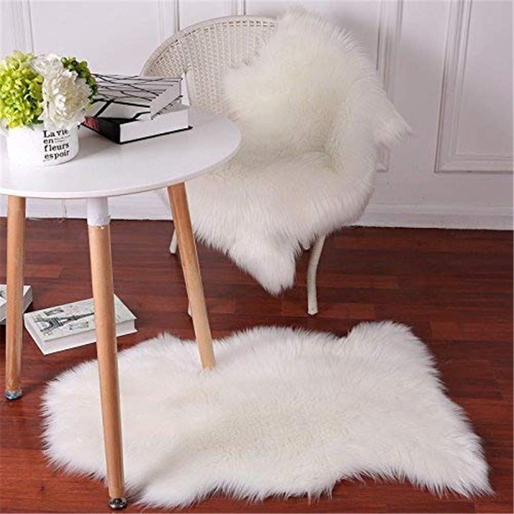 Faux Peau de Mouton en Laine Tapis (60 x 100 cm) Imitation Toison Moquette Fluffy Soft Longhair Décoratif Coussin de Chaise Canapé Natte Cozy Sensation comme véritable Laine(Blanc)