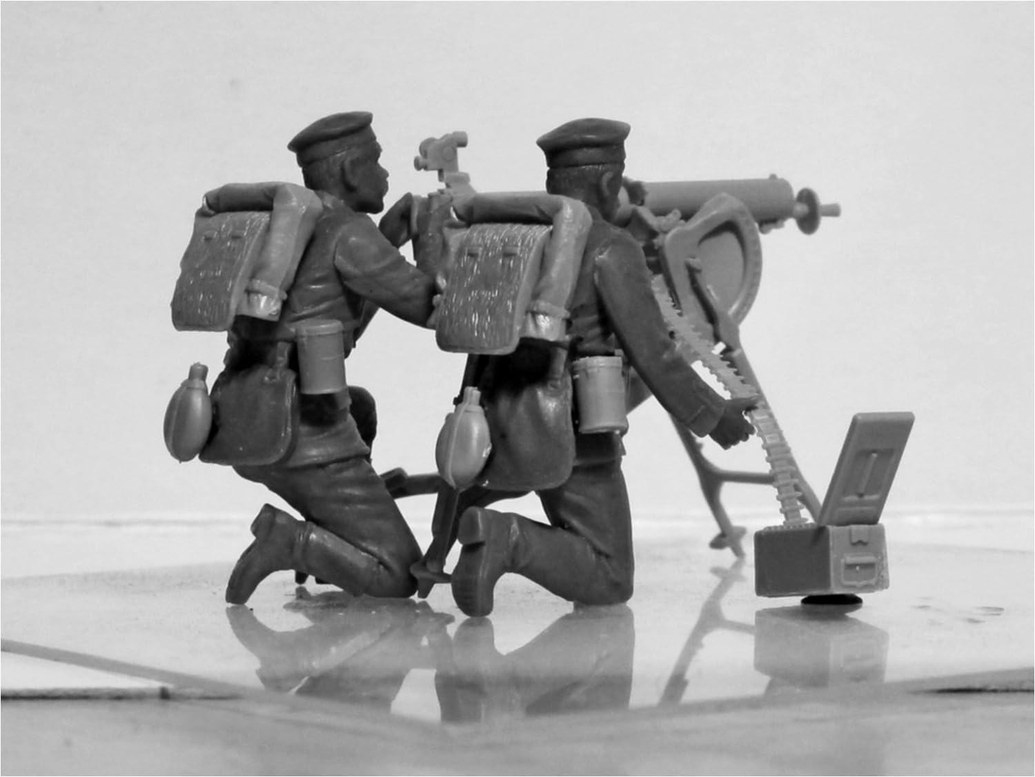 ICM 1/35 Scale WWI German MG08 MG Team (2 figures) (100% new molds) - WWI German Army Figures Model Building Kit # 35711