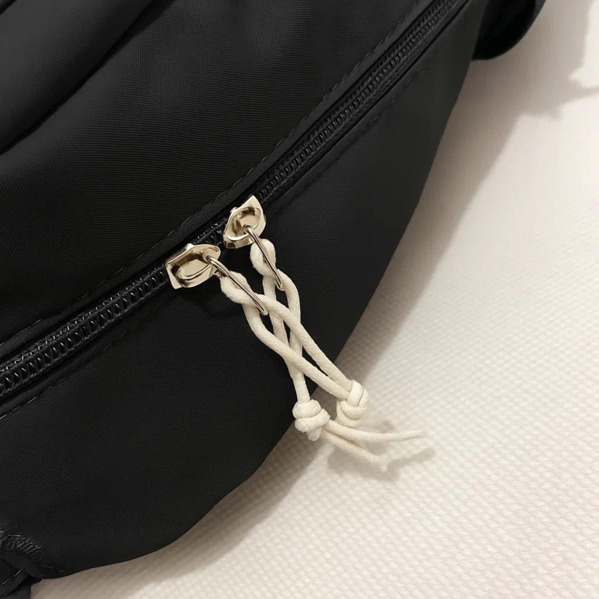 Mochila Feminia Masculiana Notebook Reforçada Escola Escolar Preta Grande Impermeável Resistente Trabalho em promoção! Veja a oferta e mais achadinhos de Bolsas 5 Hoje é o melhor dia para comprar Mochila Feminia Masculiana Notebook Reforçada Escola Escolar Preta Grande Impermeável Resistente Trabalho com aquele preço maroto! Promoção! Aproveite a oferta! 5