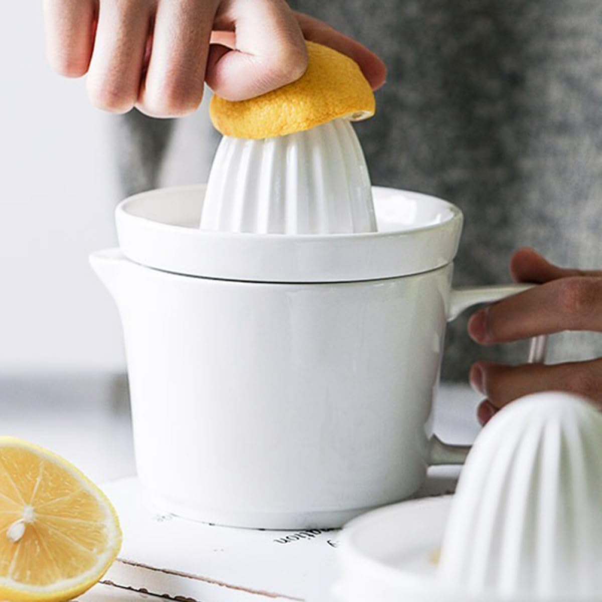 PLAFOPE Manueller Keramik Entsafter für Zitrusfrüchte und Kiwi Weißer Handentsafter mit Saft Schlamm Trennung für Küche und Riegel