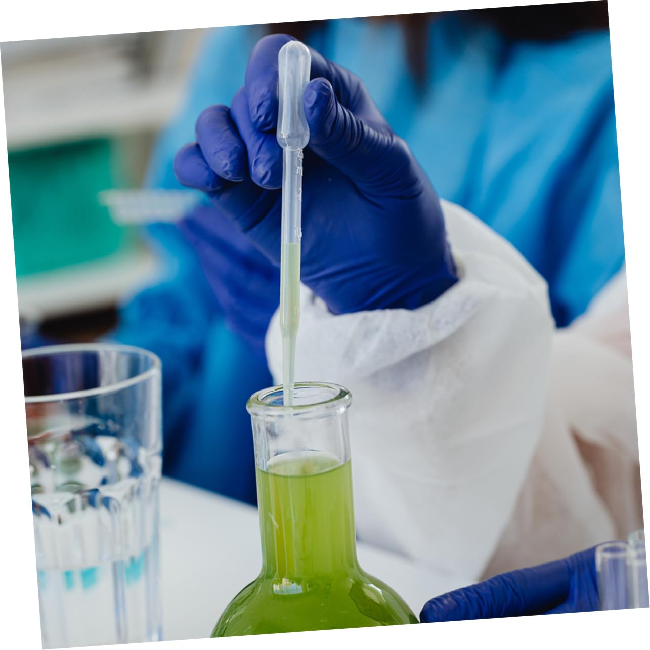 Gogogmee 100pcs Dropper Plastic Transfer Pipette Disposable Graduated Pipette Makeup Tools Disposable Transfer Pipette Transfer Pipette Liquid Papani Colo White