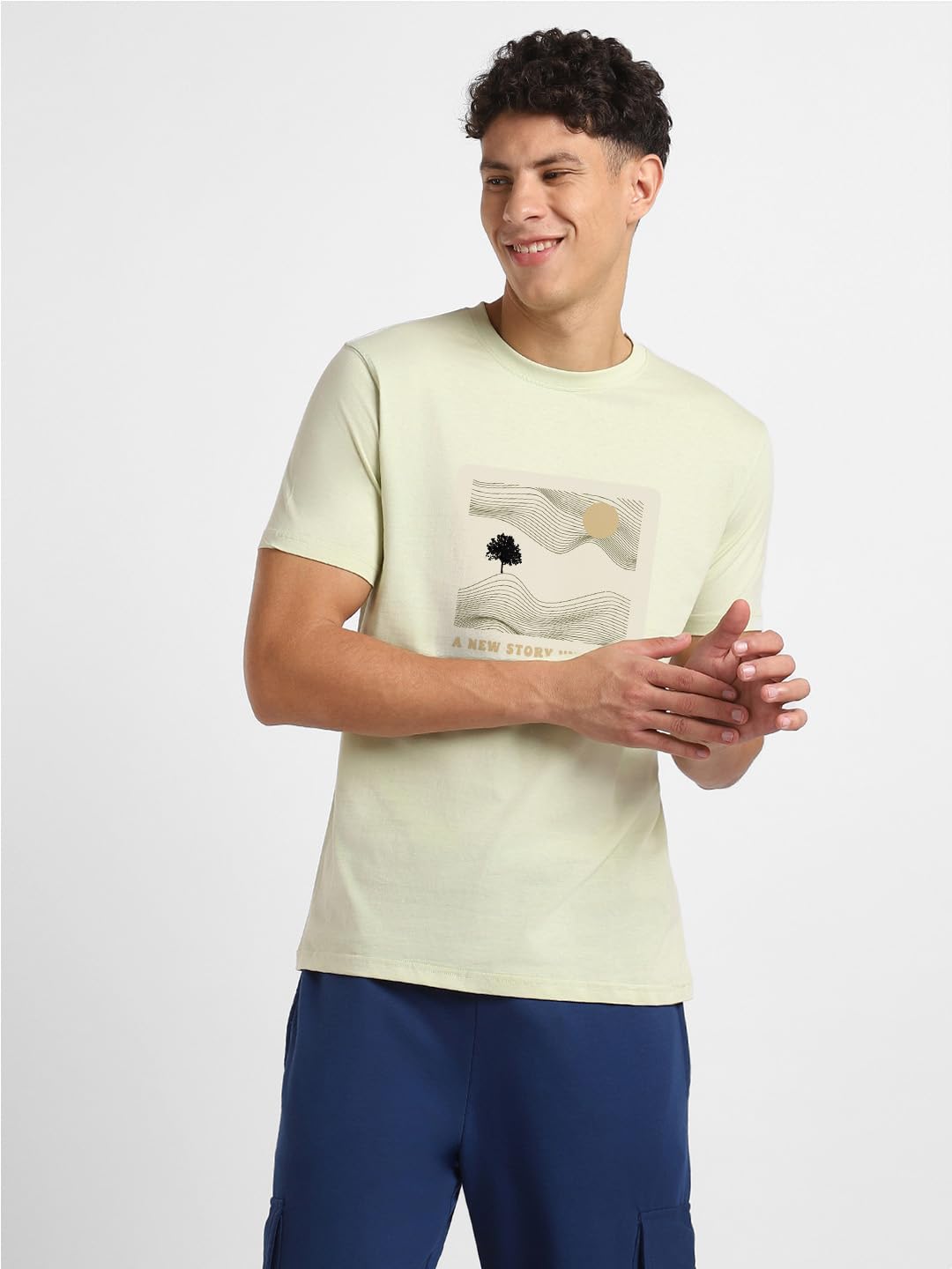 NOBERO Camiseta de algodón con estampado gráfico de ajuste regular para hombre