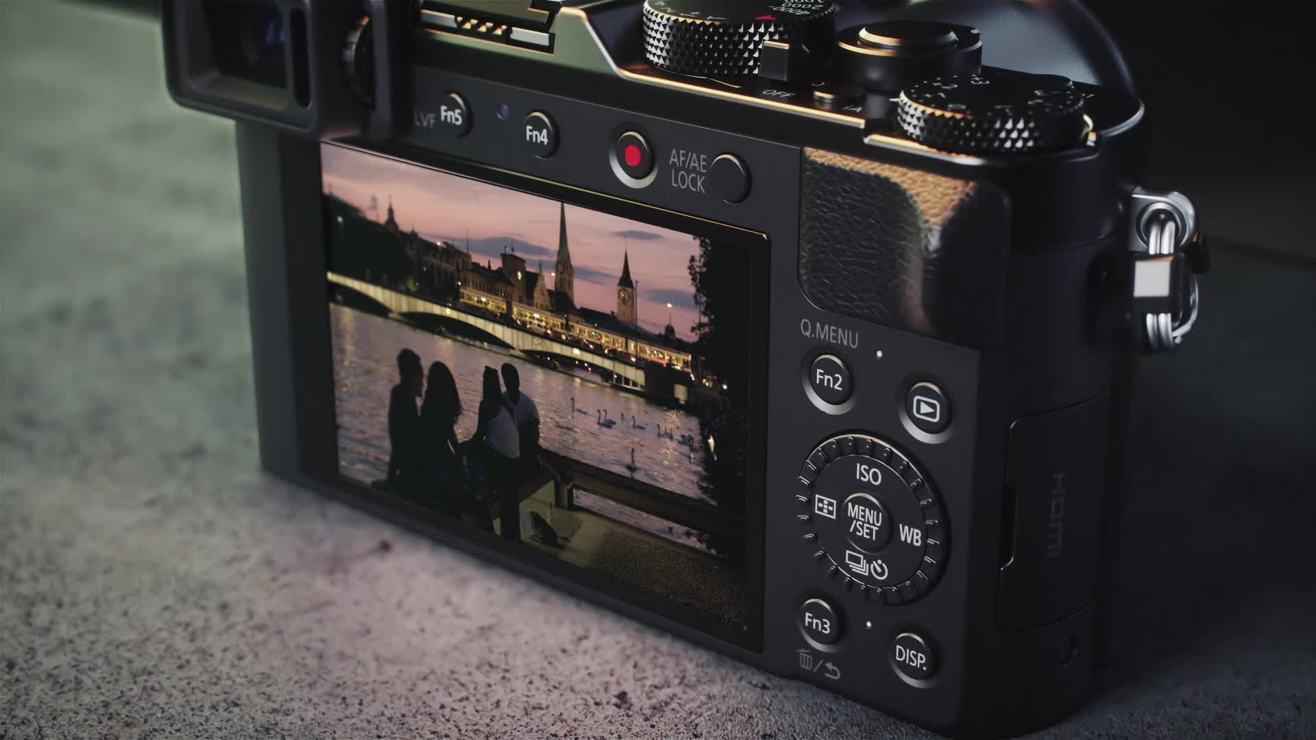 Panasonic LUMIX DC-LX100II Premium Digitalkamera schwarz: Amazon