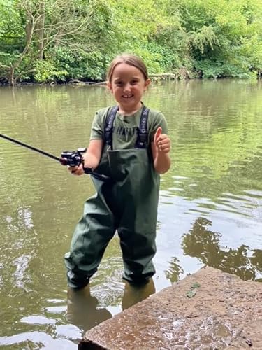 Foto von 3Kamido Kinderwathose, Jugendliche Kinder Brust Wathose - 10 Modelle, verstellbare Taille, strapazierfähige Hosenträger, Schnalle Nexus, Kinder Angeln Stiefel 20 – 35 EU (Moro Grün, 30/31)