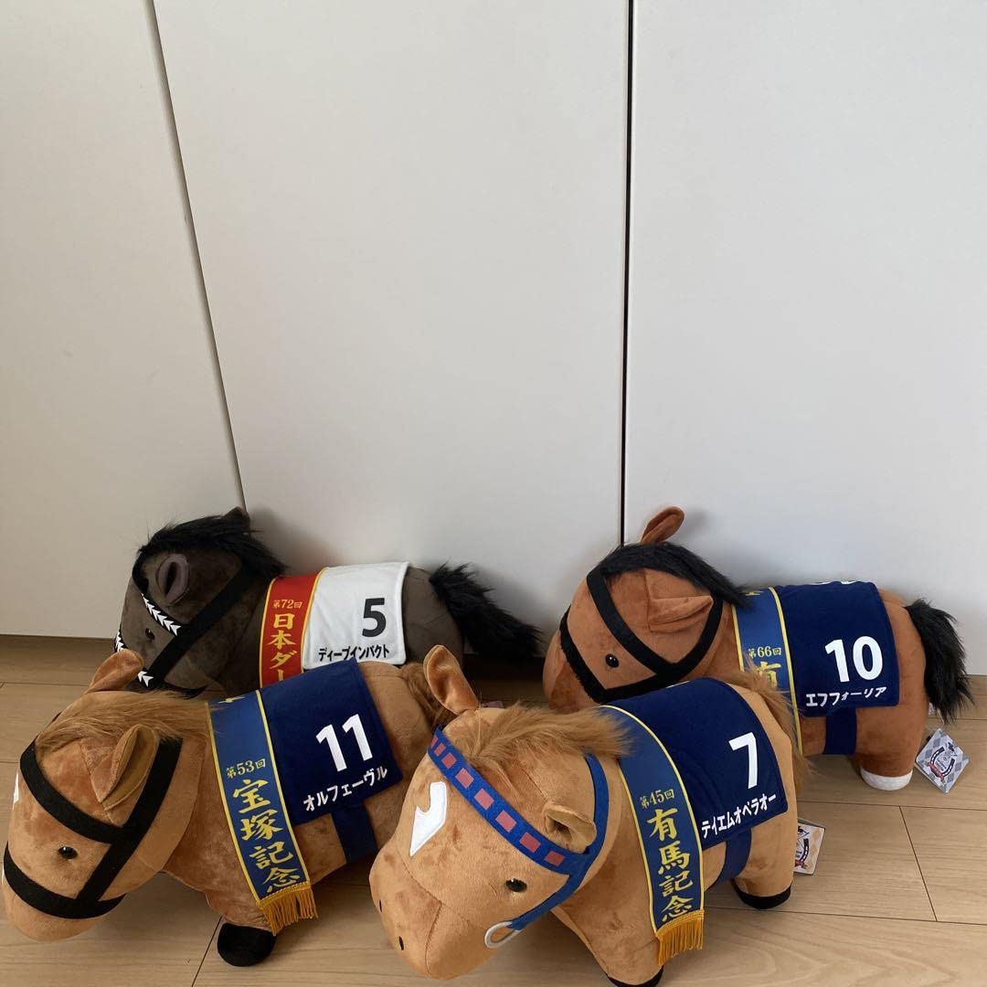 Amazon.co.jp: ぬいぐるみ サラブレッド 競馬 4点セット エフ 