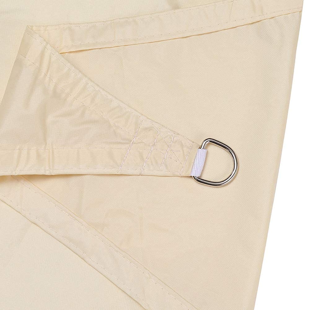 Voile d'ombrage triangulaire beige pour créer un coin de fraîcheur lors de vos fêtes de jardin