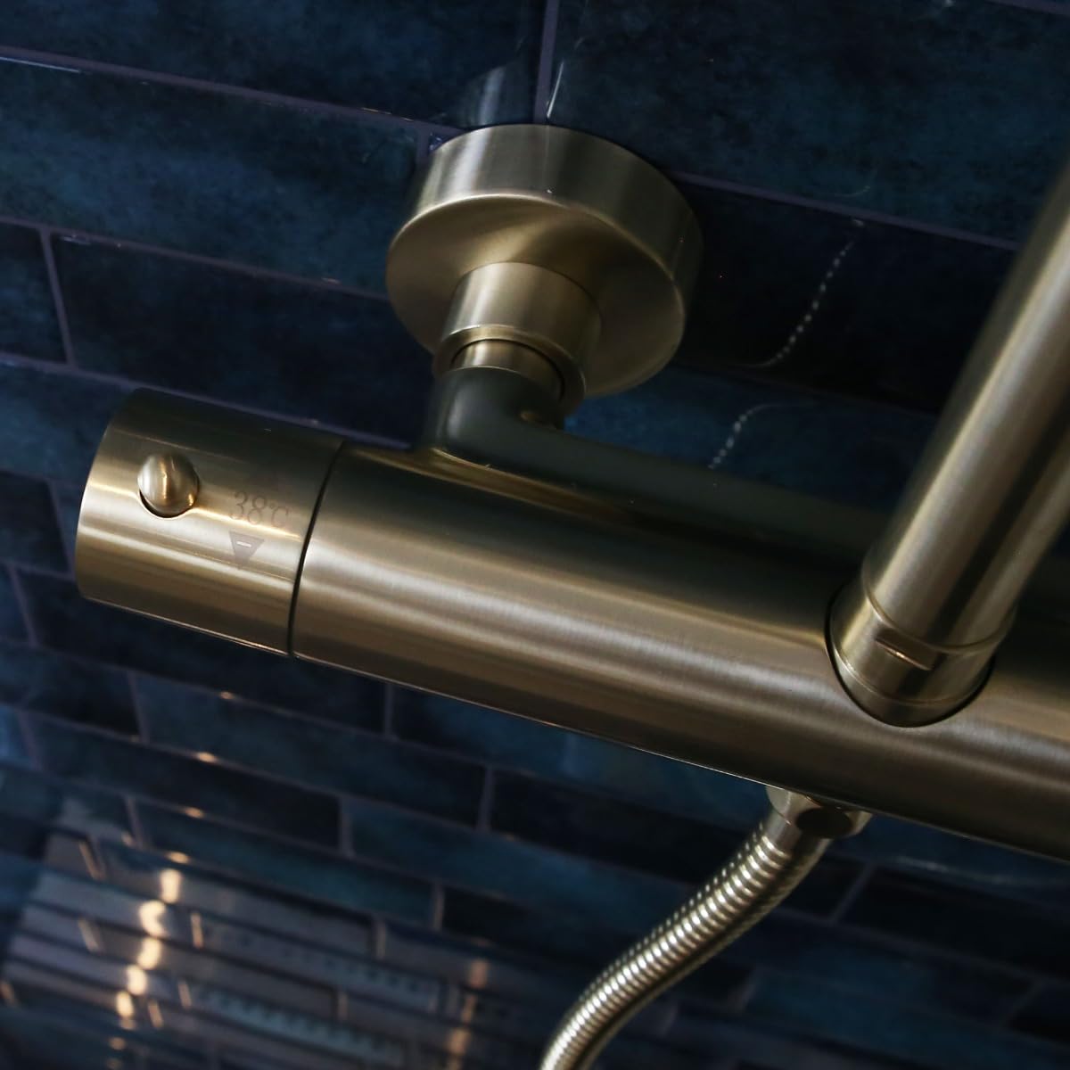 Essebagno Delice II Columna de ducha termostática con cuerpo frío en oro cepillado