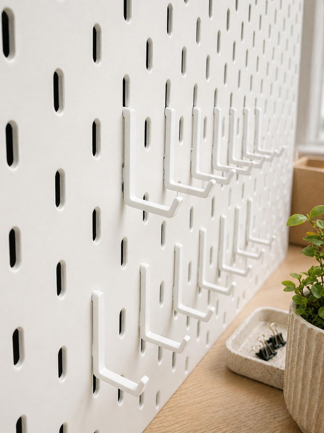 Mivono 15 ganchos para pared perforada IKEA Skadis, color blanco, accesorios para pegboard, impresión 3D, estable y resistente, organizador para herramientas, juegos y oficina, fabricado en Alemania