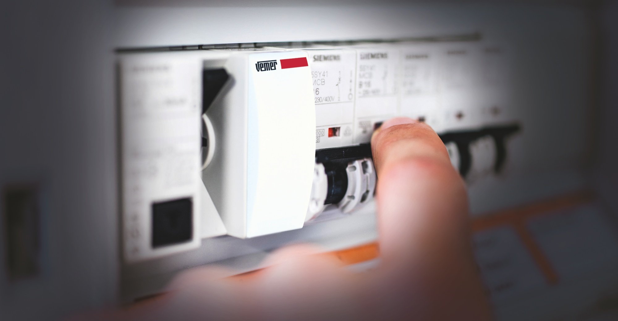 VEMER VE771200 NANA - Lámpara de Emergencia Para Iluminación de Cuadro Eléctrico en Caso de Apagón, Alimentación 230V, Blanco