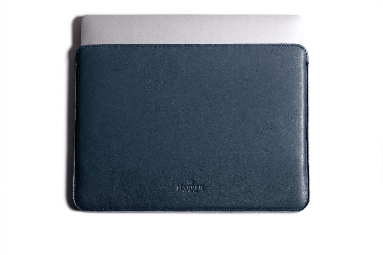 Harber London - Funda de Piel para MacBook | Slim Harber London | Compatible con Macbook Pro 13" (2016 / M2-2022) | Color Azul Navy | Hecho a Mano con Materiales Resistentes y Certificados Ecológicos