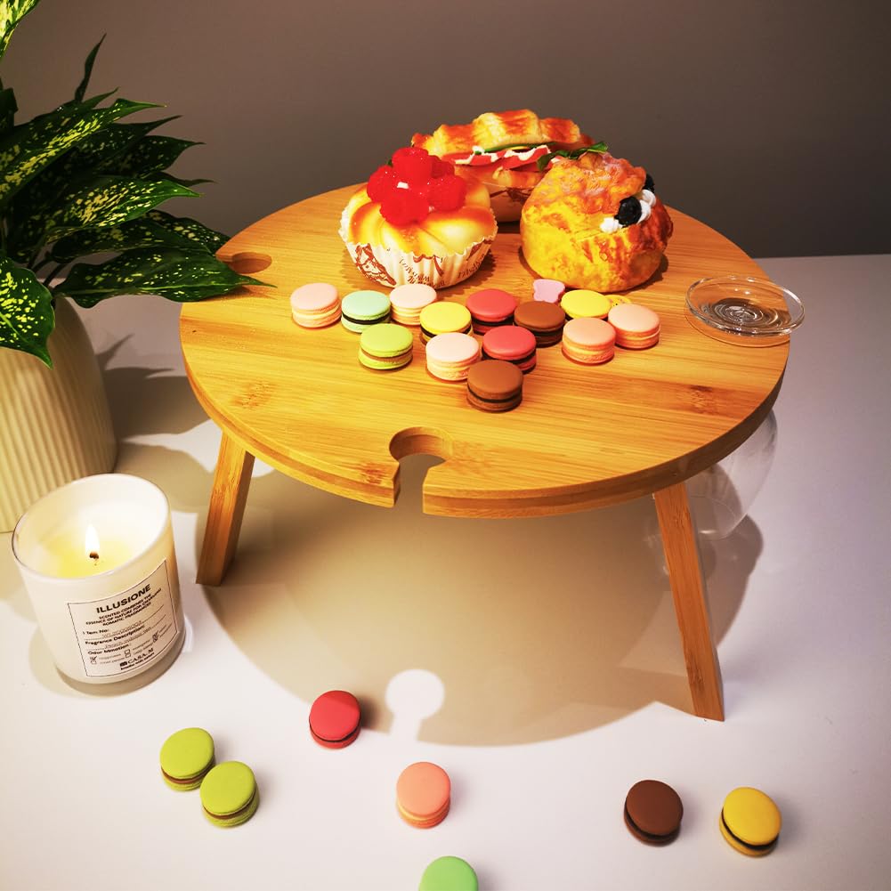 BAKAJI Tavolino da Aperitivo in Legno Bambù, Tavolo da Campeggio Portatile con Gambe Pieghevoli, Vassoio Salvaspazio con 4 Spazi Portabicchieri, Ideale per Camping, Esterno, Picnic, Giardino, Spiaggia