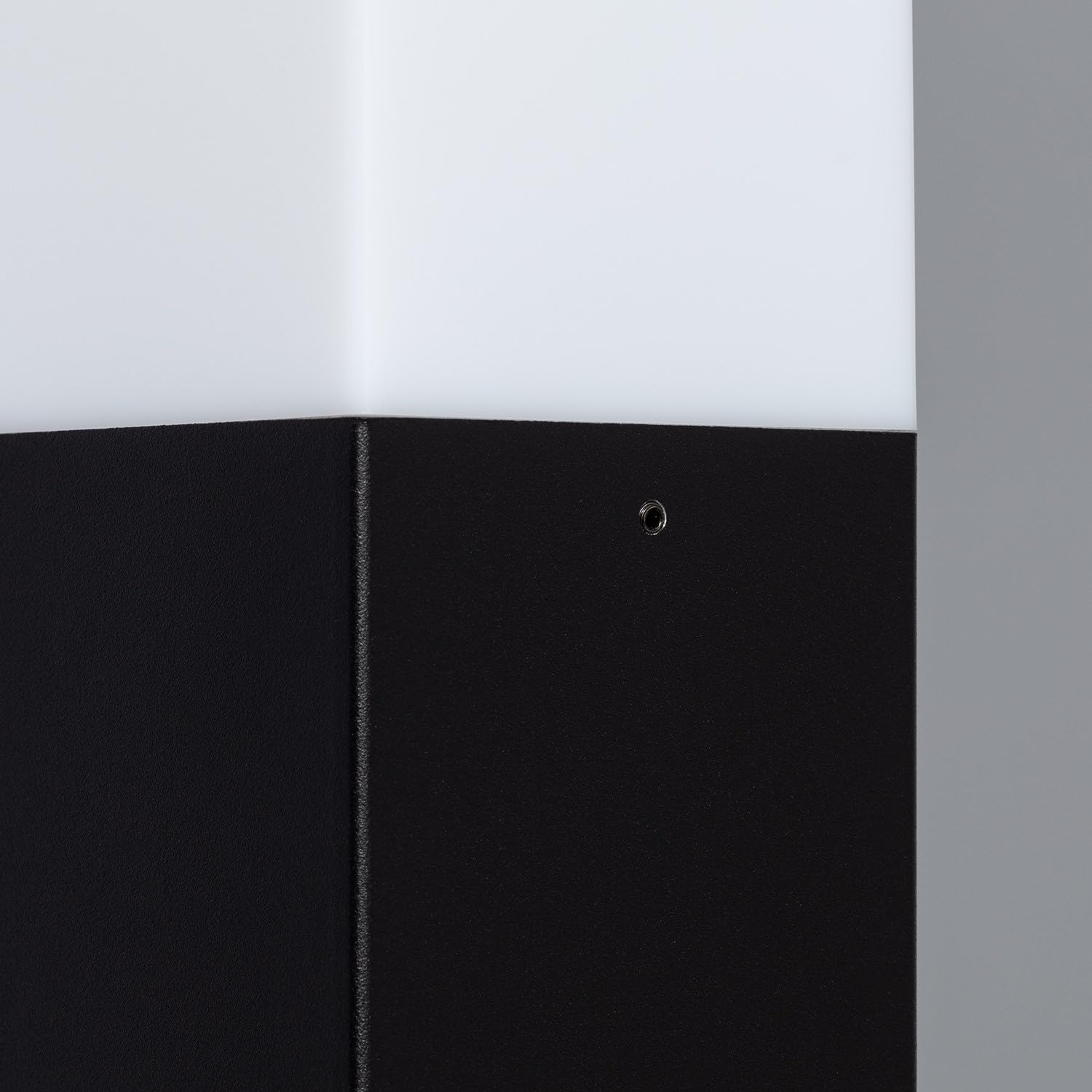 LEDKIA LIGHTING - Baliza Exterior Augusta 74cm | IP54 Resistente | Soporte E27 220V | Difusor Opal Antideslumbrante | Aluminio y PMMA, Negro