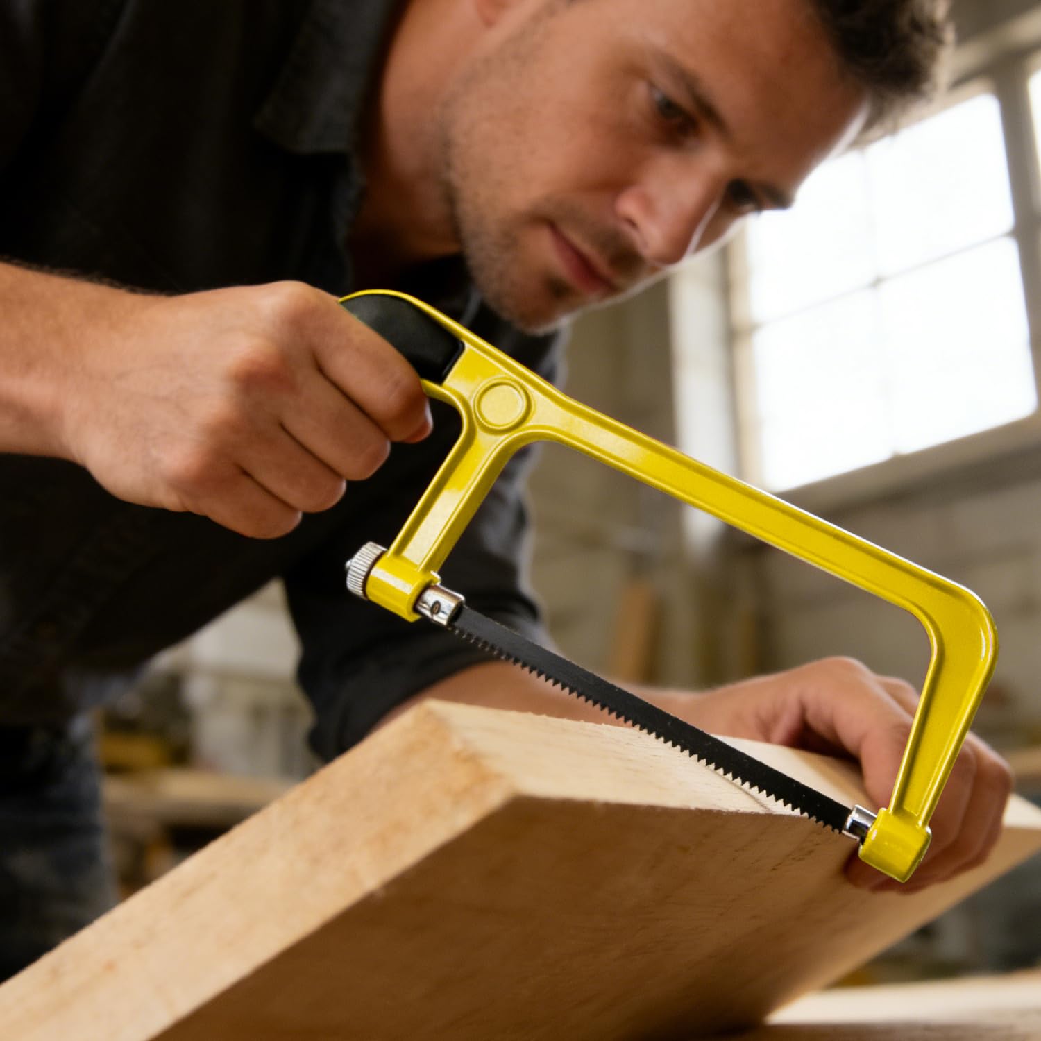 Arco de Sierra para Metales Ajustable con Caja de Ingletes, 10 Hojas Bimetálicas, Sierra de Mano para PVC, Azulejos, Bricolaje y Renovación, Herramienta de Taller