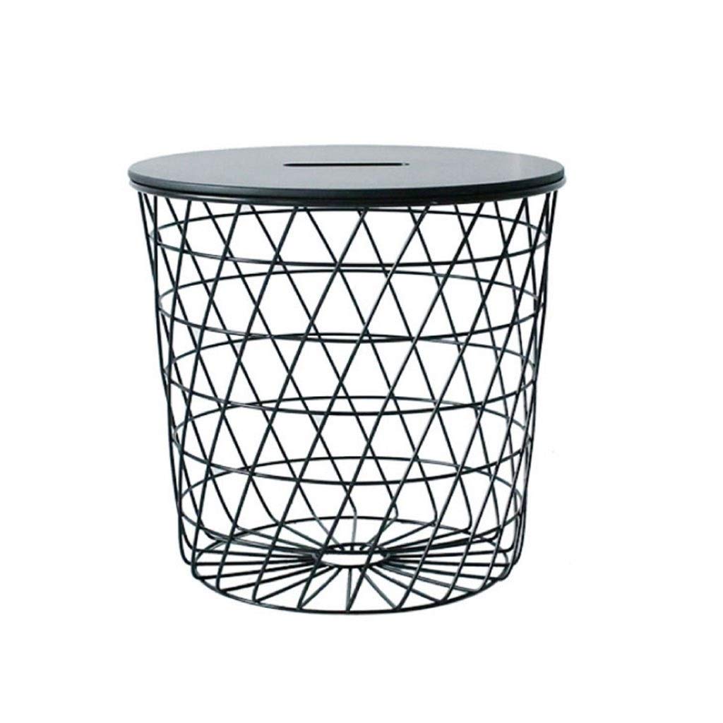 Table d'appoint en grille métallique pour un salon chaleureux et bien rangé