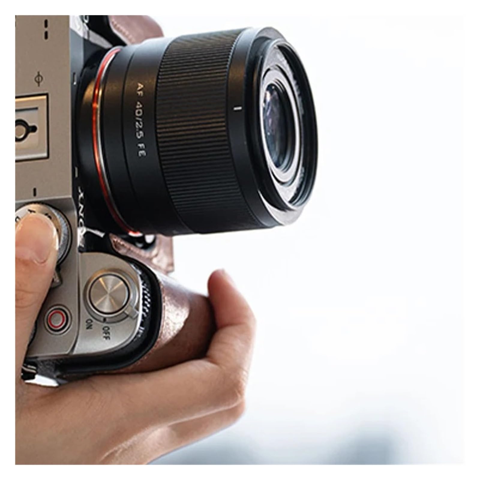 Obiettivo full frame da 40 mm F2.5, compatibile con Sony E