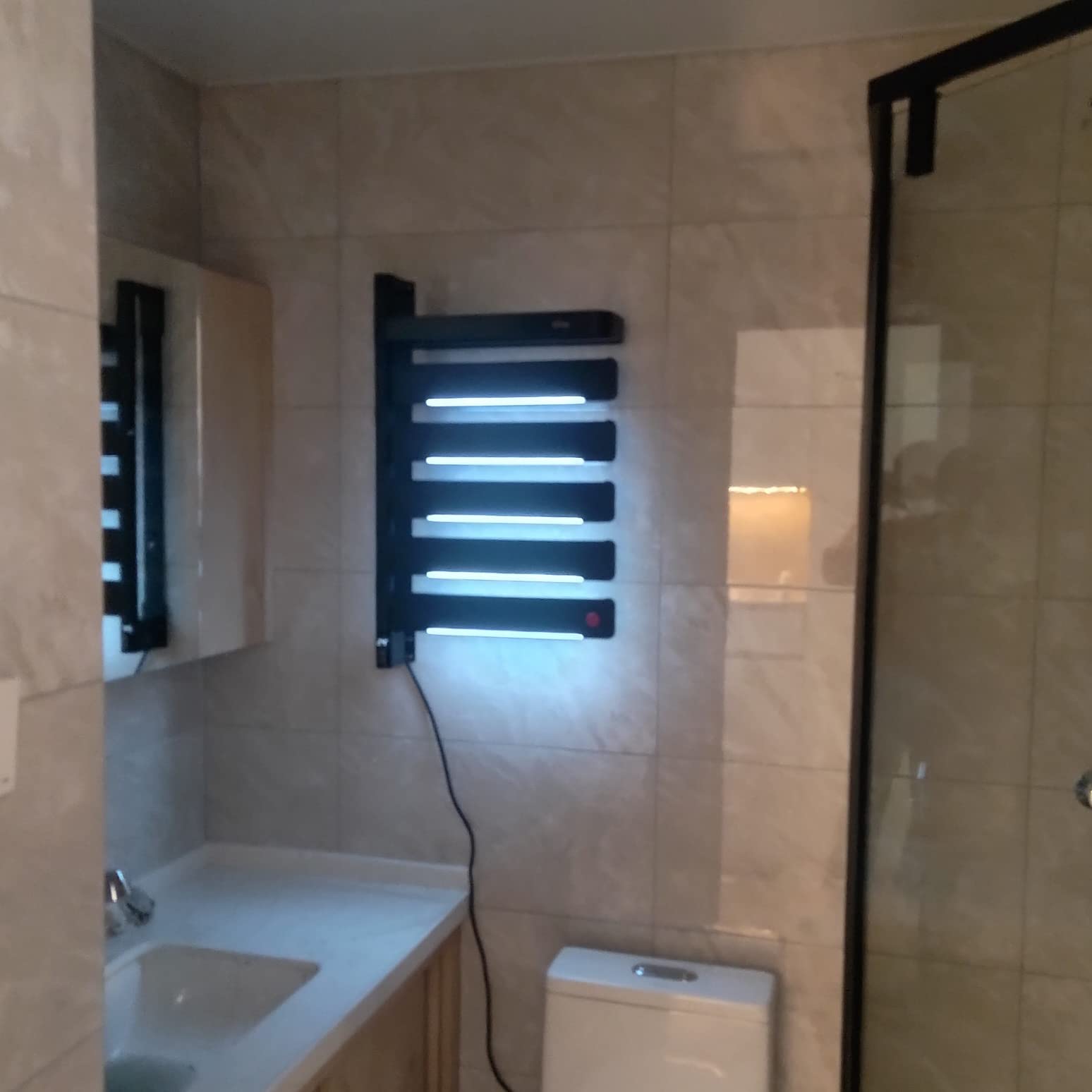 Mensole da Bagno squisite Scaldasalviette termostatico, Scaldasalviette Elettrico, Scaldasalviette Elettrico a Parete con Collegamento Fisso/a Spina per Bagno, Scaldasalviette