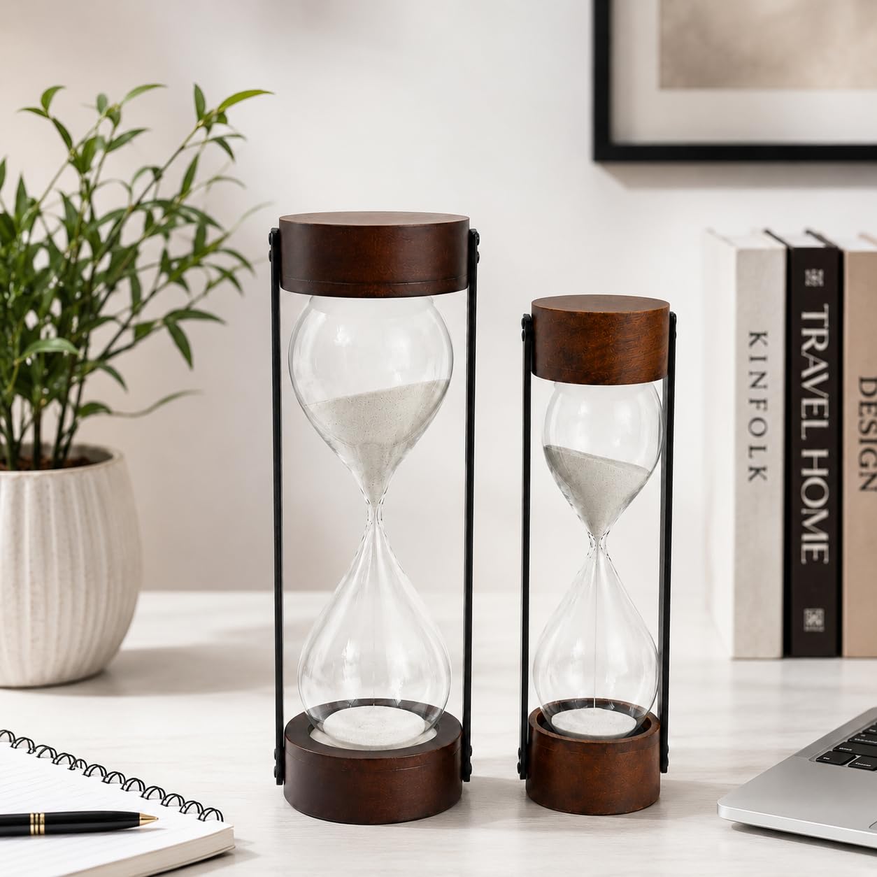 Temporizador de arena de madera de caoba oscura de lujo, reloj de arena blanco grande con pilares de metal negro mate para escritorio de oficina ejecutiva, decoración de mesa y meditación (marrón 3.5