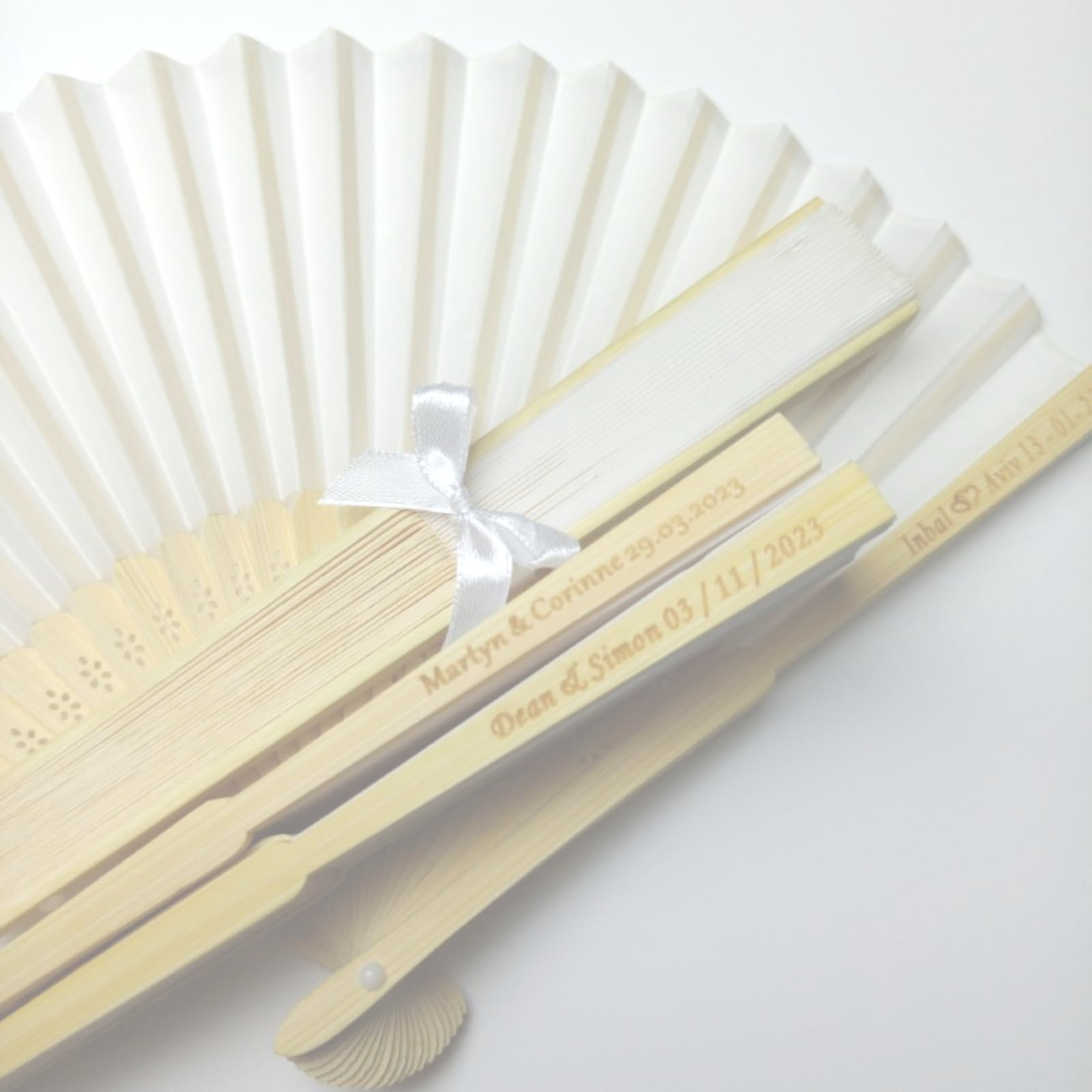 Personalisiertes Handfächer Weiß Fächer Hochzeit Papierfächer Hochzeitsfächer Personalisiert Name Faltfächer Gastgeschenk Für Hochzeit Sommer Party (50pcs)