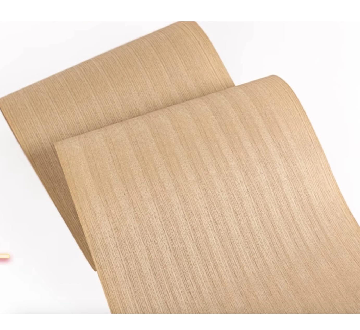 1 pièce L : 2,5 m - Largeur : 58 cm - T : 0,25 mm - Placage en bois de chêne blanc naturel à grain droit (dos avec papier kraft)