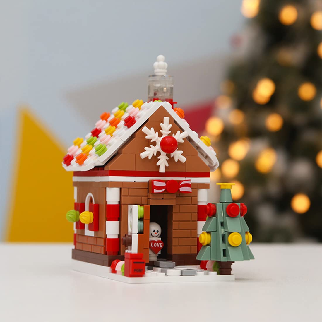 JOYESChristmas Building Blocks Set, Christmas Gingerbread House Model  Construction Toy New 2022, Festivals Home Decoration Compatible with Lego