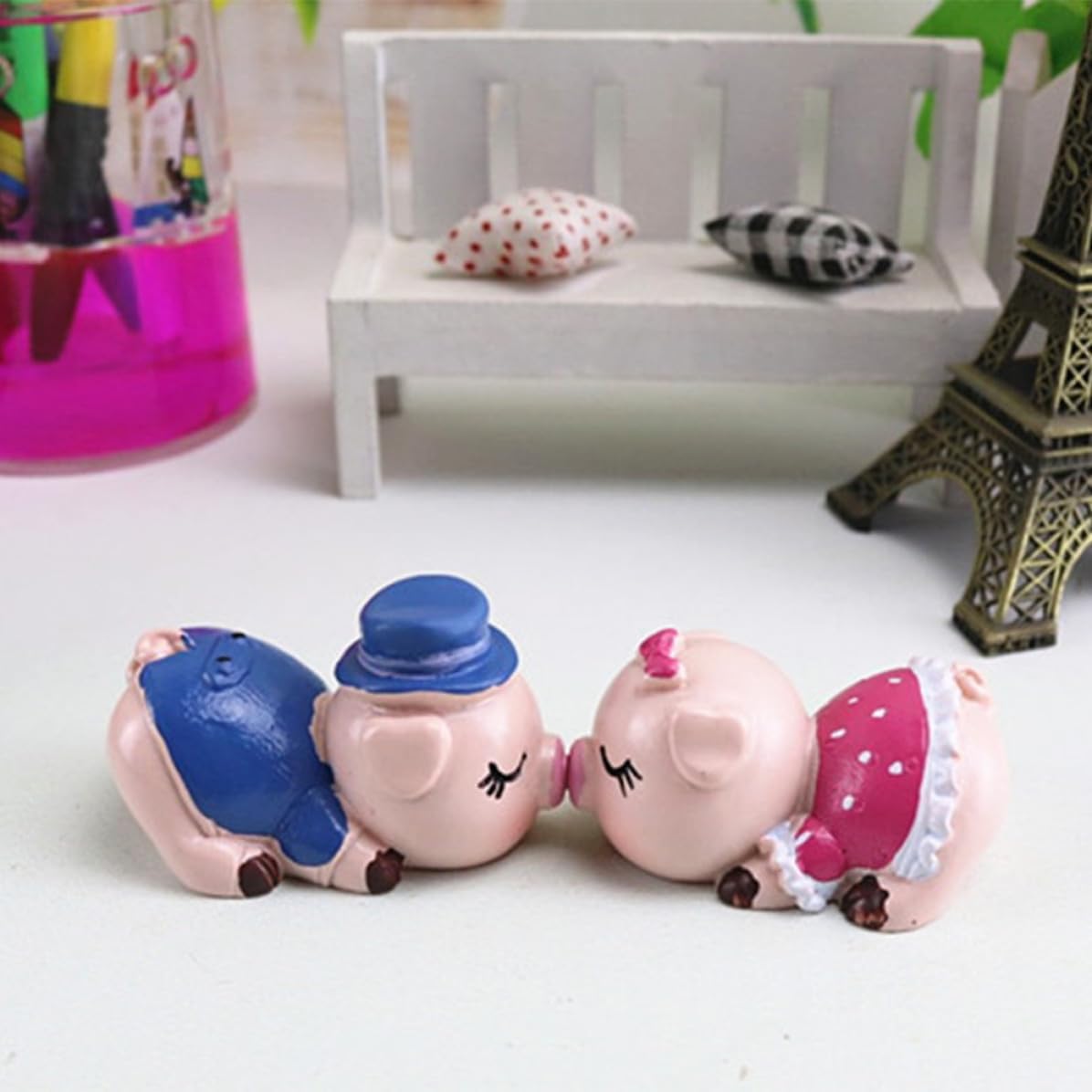 Luxshiny Creative Cartoon Kissing Couple Pig Resin Dashboard Ornament image 3