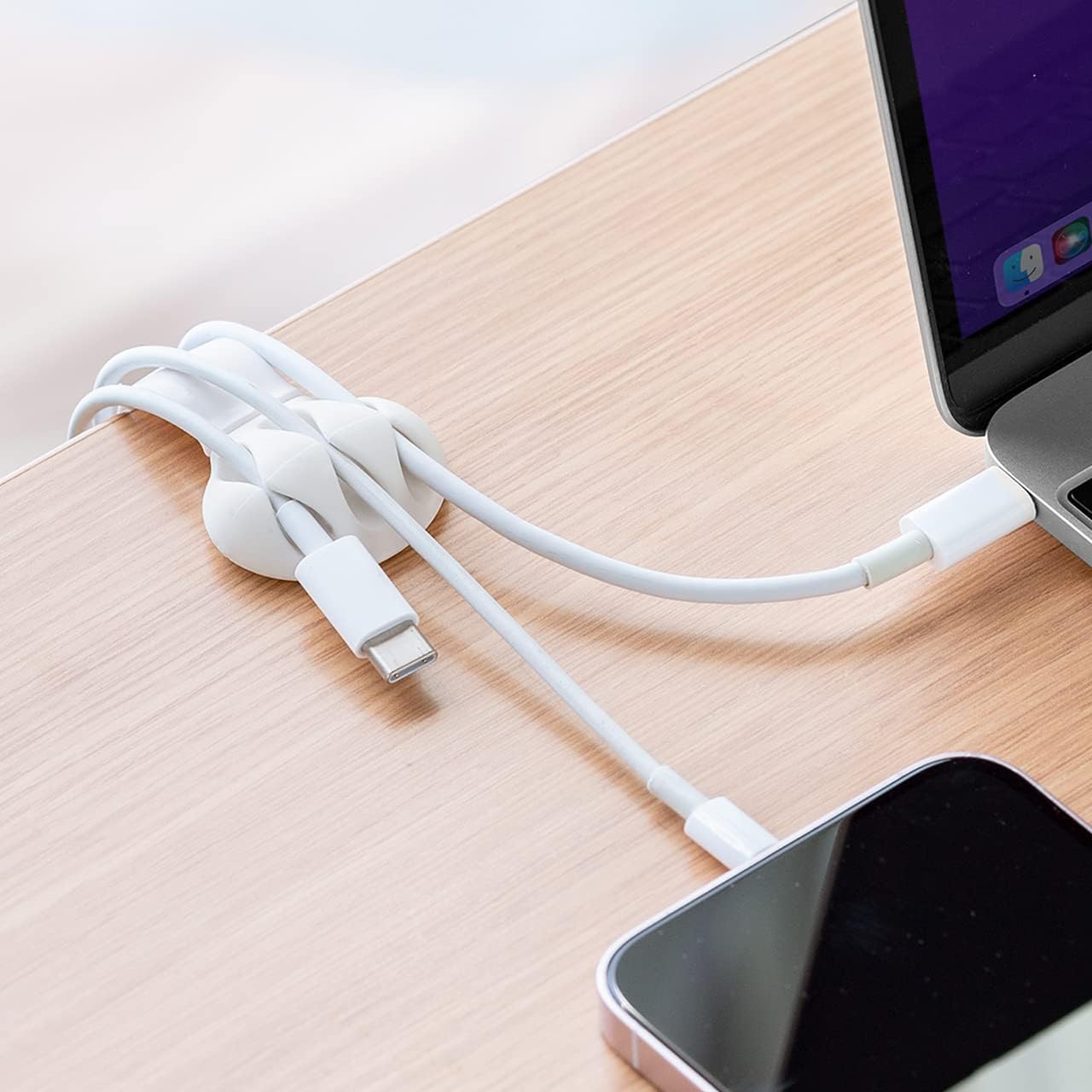 粘着不要 ケーブルクリップ aiueo ケーブルホルダー デスク 充電 ケーブル 固定 机に挟んで使える 2個入り白