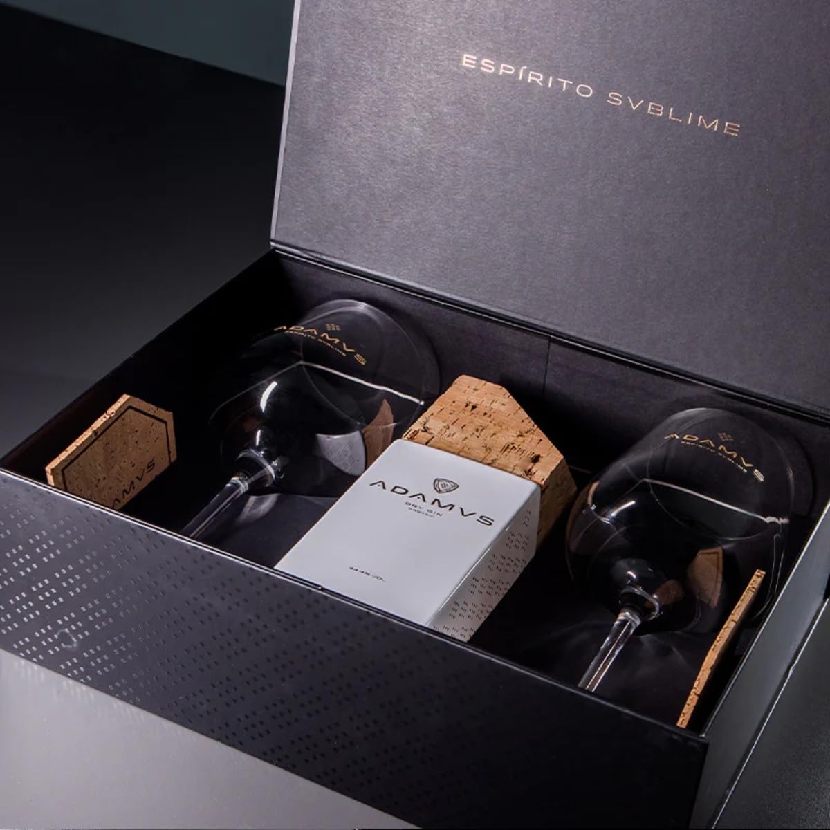 Caja de Regalo Adamus Organic Dry Gin 70cl | Edición Limitada - 2 Copas y 2 Bases de Corcho