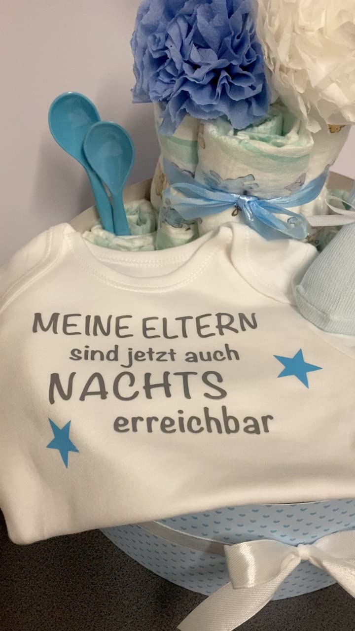 Sinchns Bastelzauber Windeltorte mit Babybody Blau Personalisiert Handmade - 30 Windeln Größe 3, Body 62-68, Söckchen, Breilöffel - Geschenk zur Geburt und Taufe