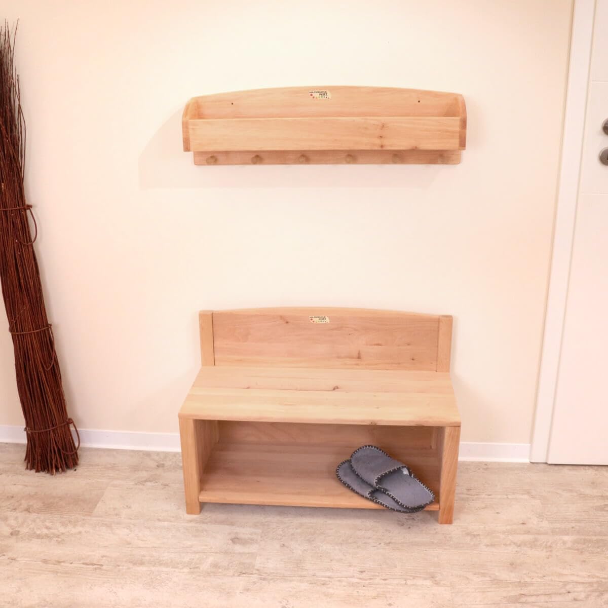 Holzspielzeug Peitz Kinder-Schuhschrank 8053 Massivholz-Garderobe für Kindergarten oder Kinderzimmer